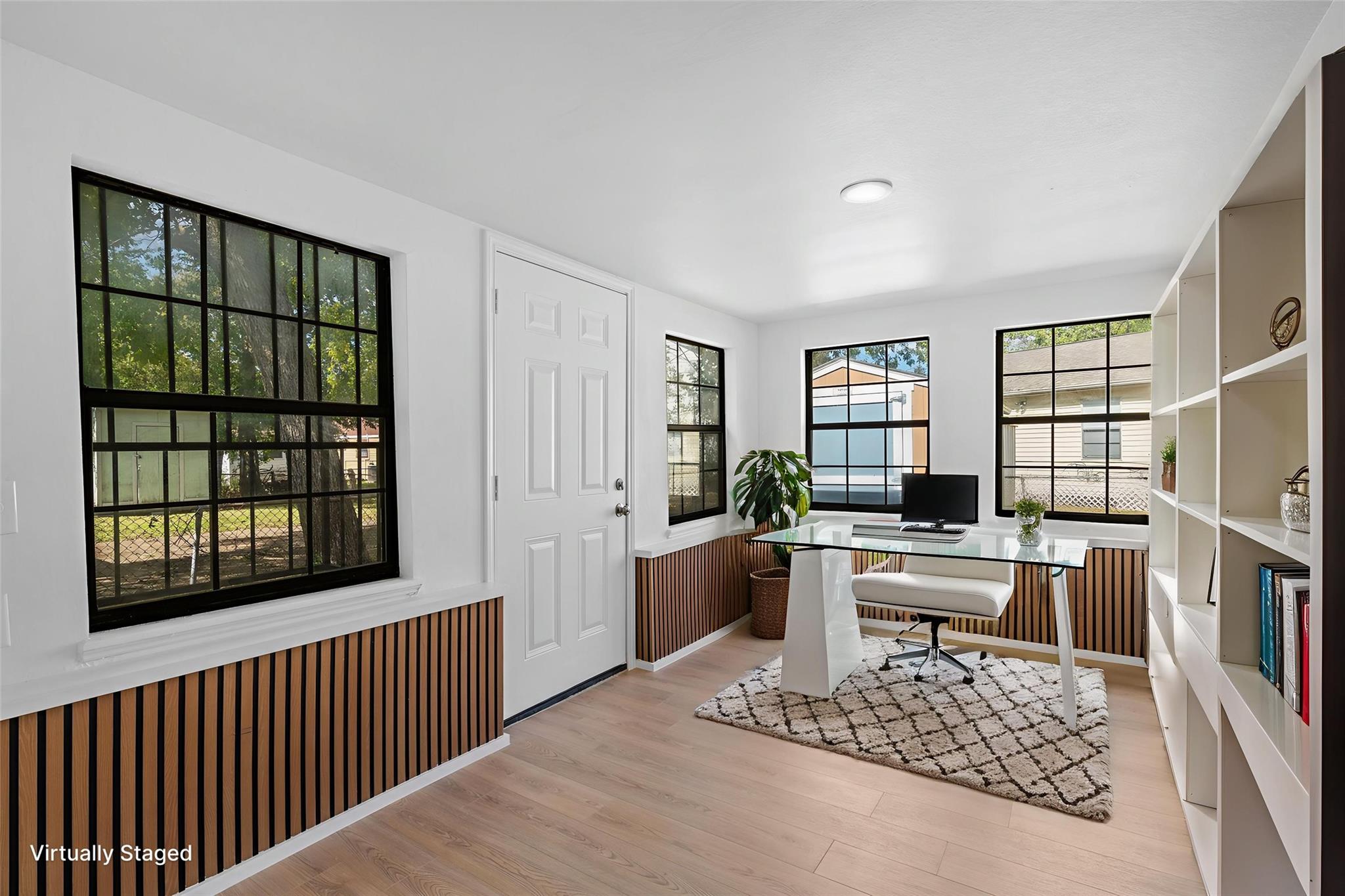 719 E 40th 1/2 Street