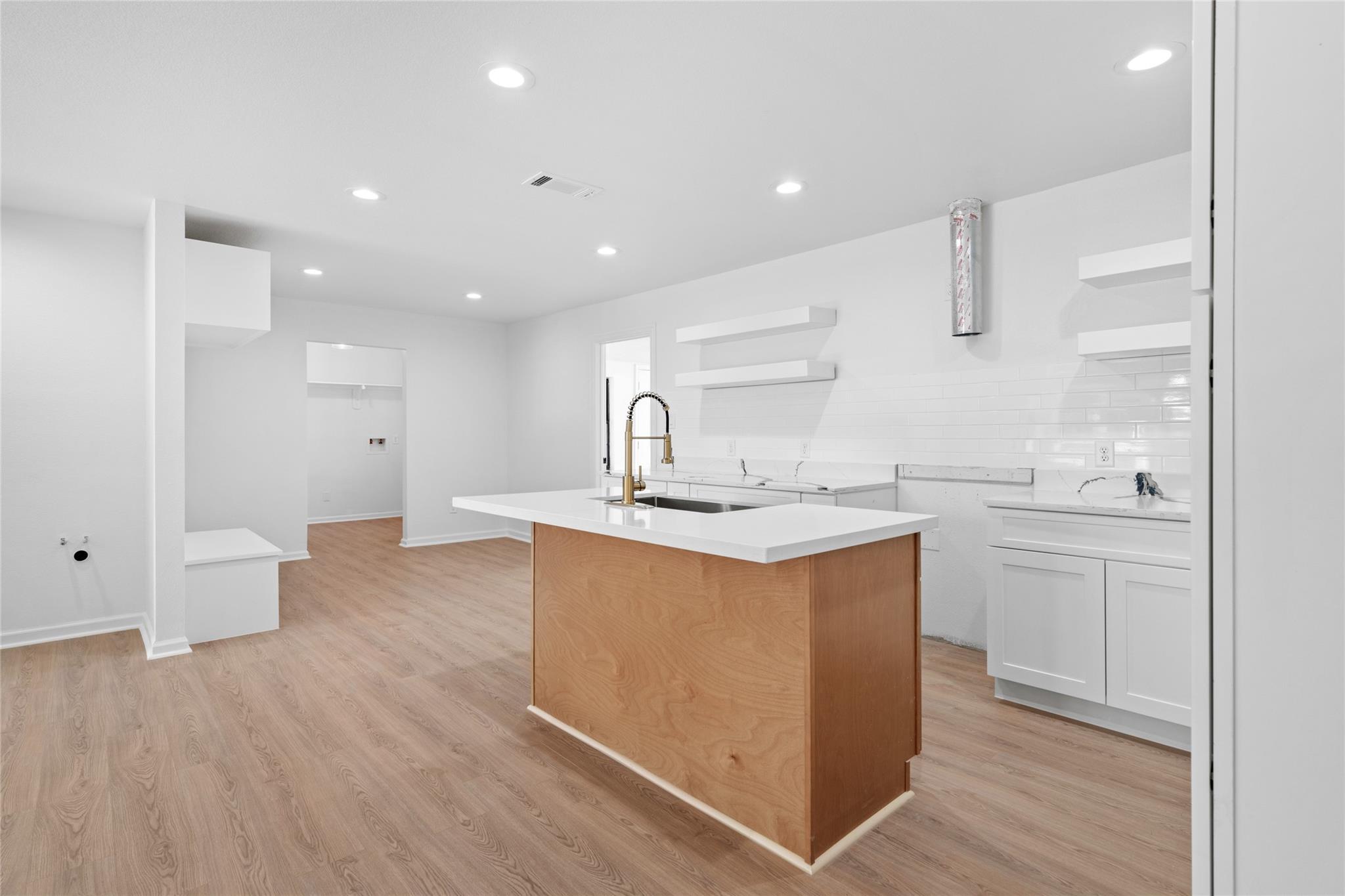 719 E 40th 1/2 Street