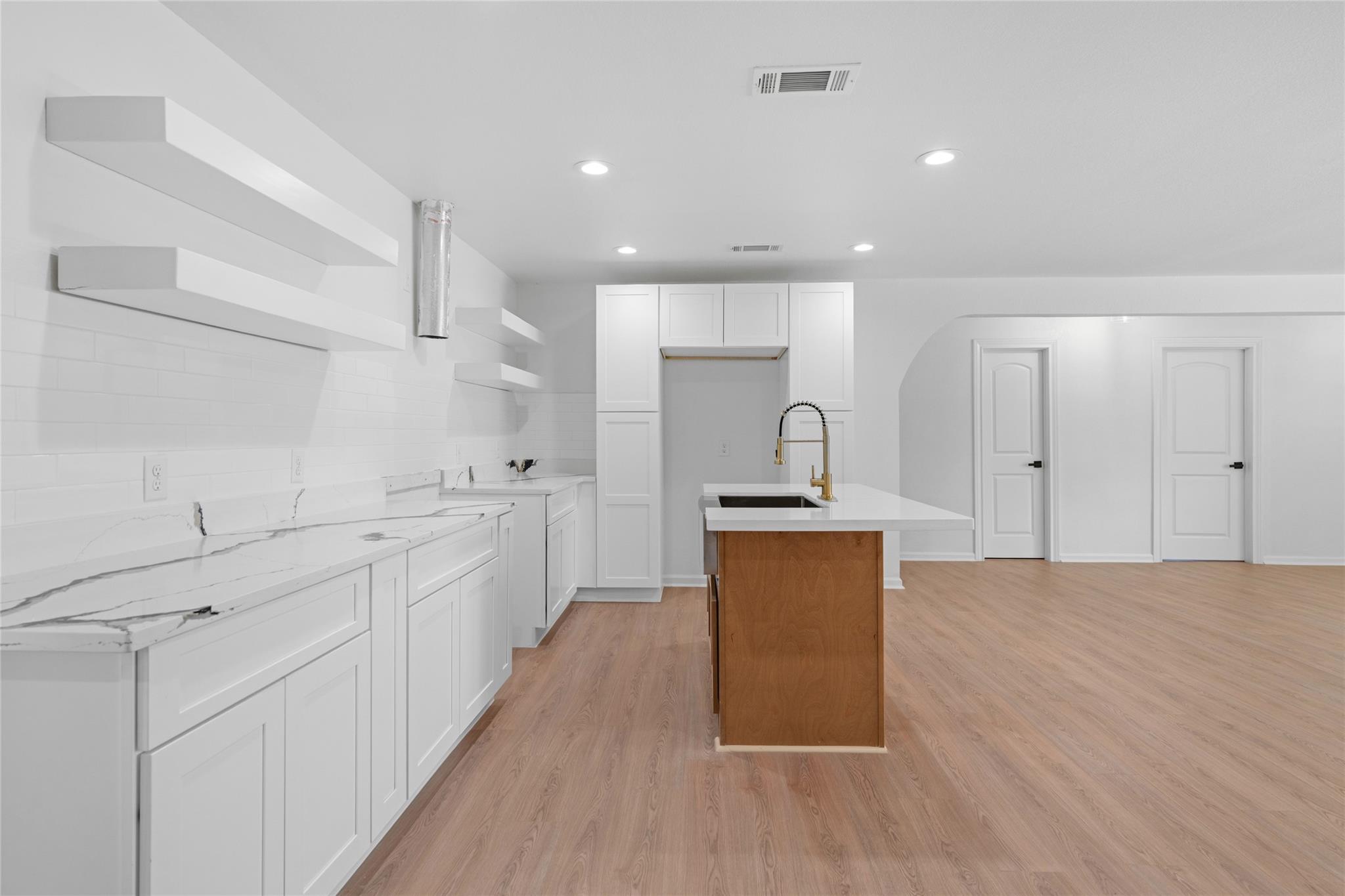 719 E 40th 1/2 Street