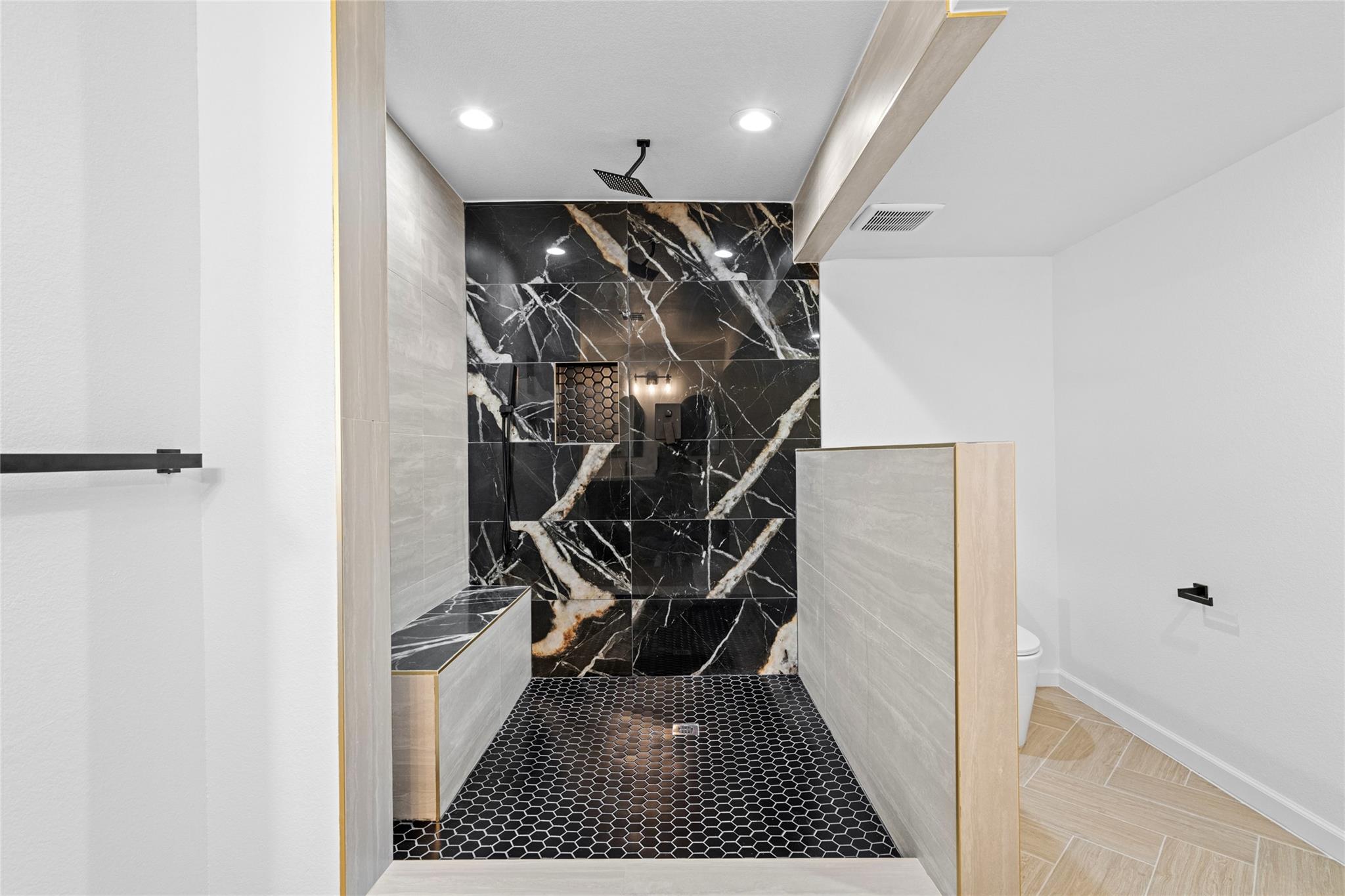 719 E 40th 1/2 Street