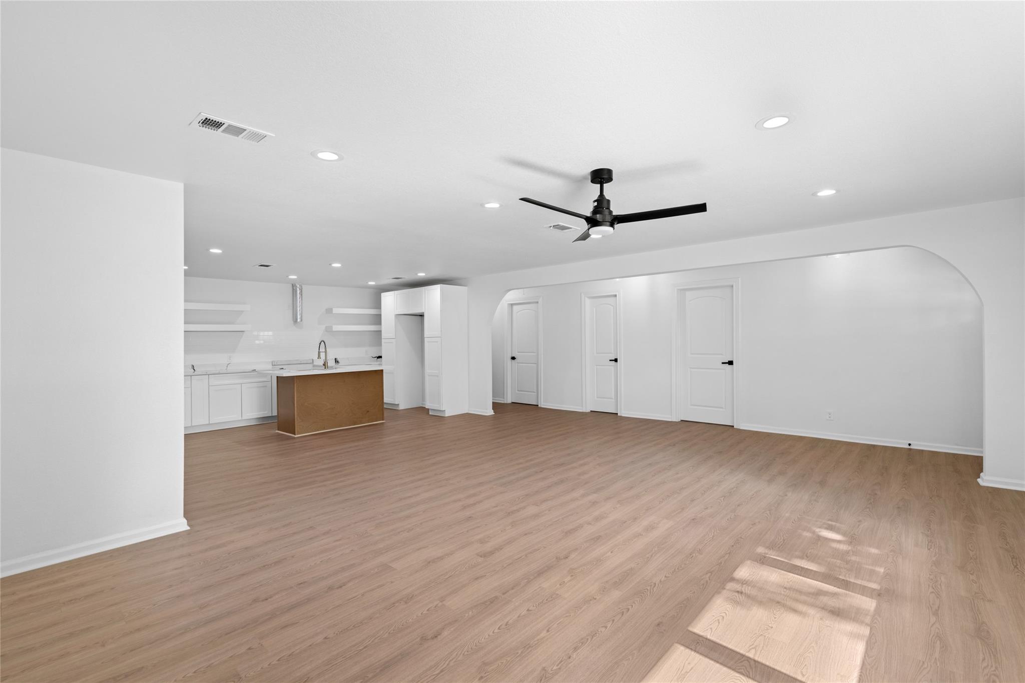 719 E 40th 1/2 Street