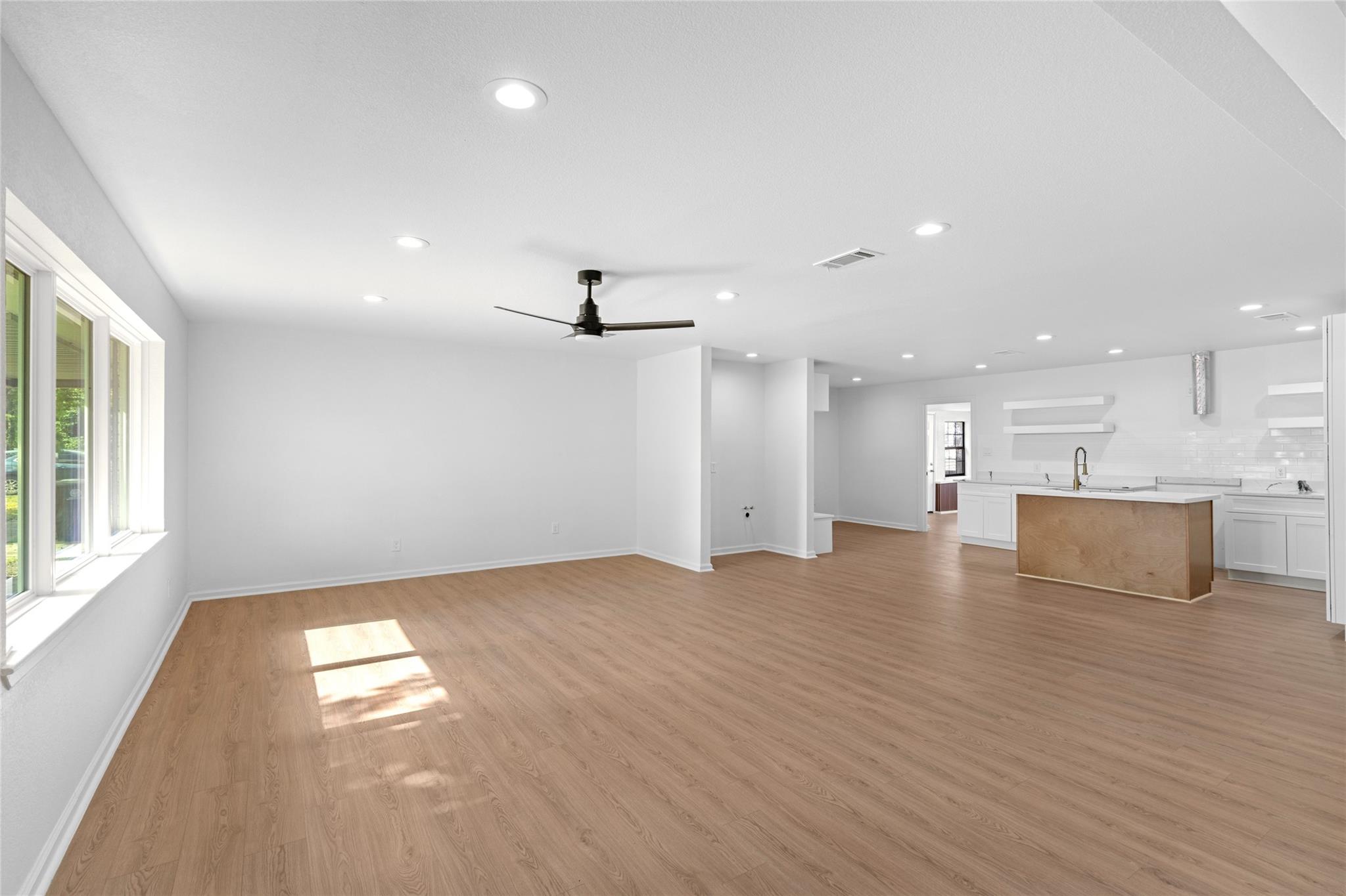 719 E 40th 1/2 Street