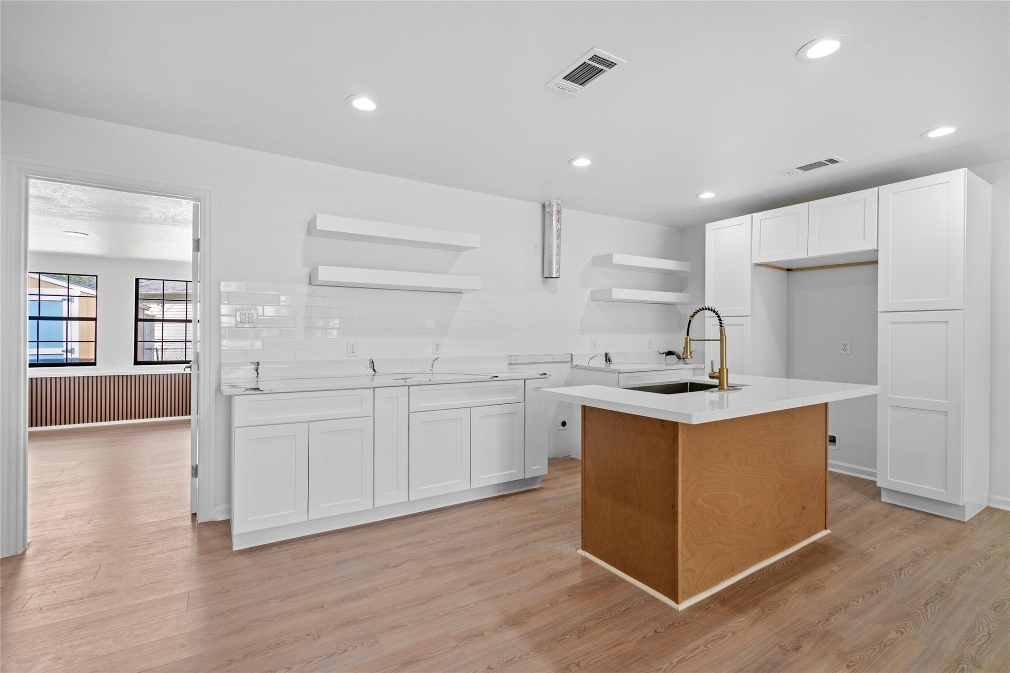 719 E 40th 1/2 Street