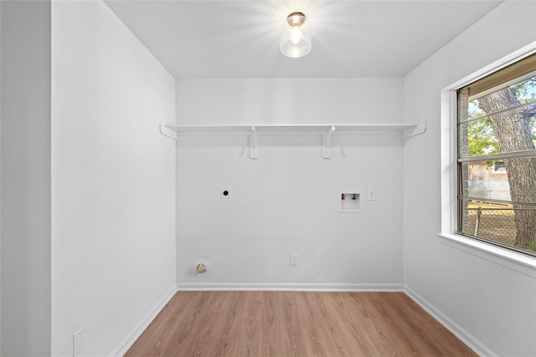 719 E 40th 1/2 Street