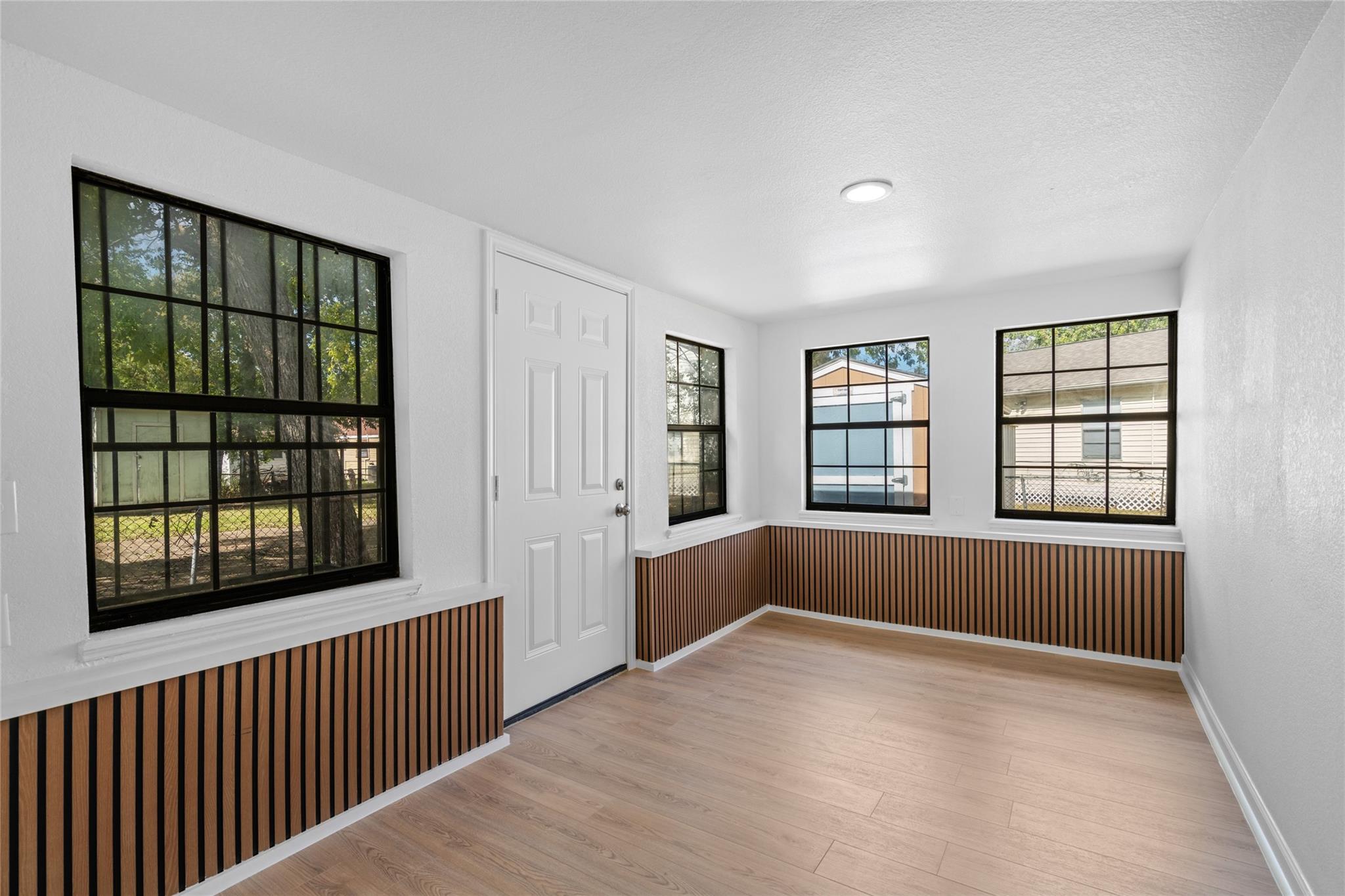 719 E 40th 1/2 Street