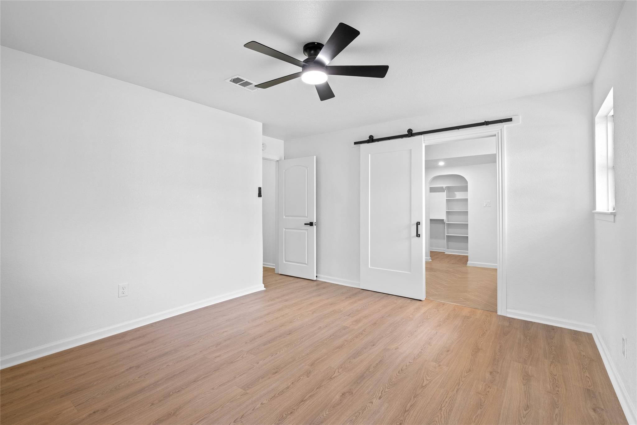 719 E 40th 1/2 Street