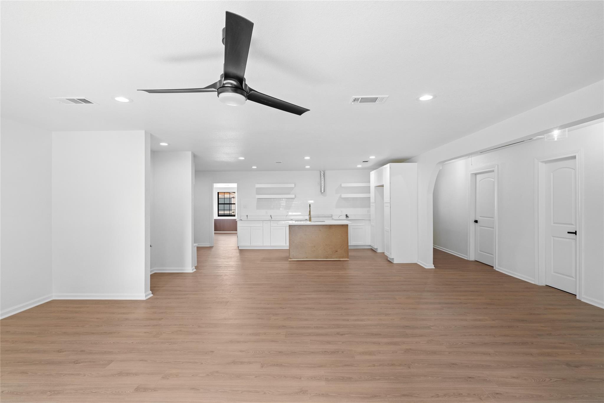 719 E 40th 1/2 Street