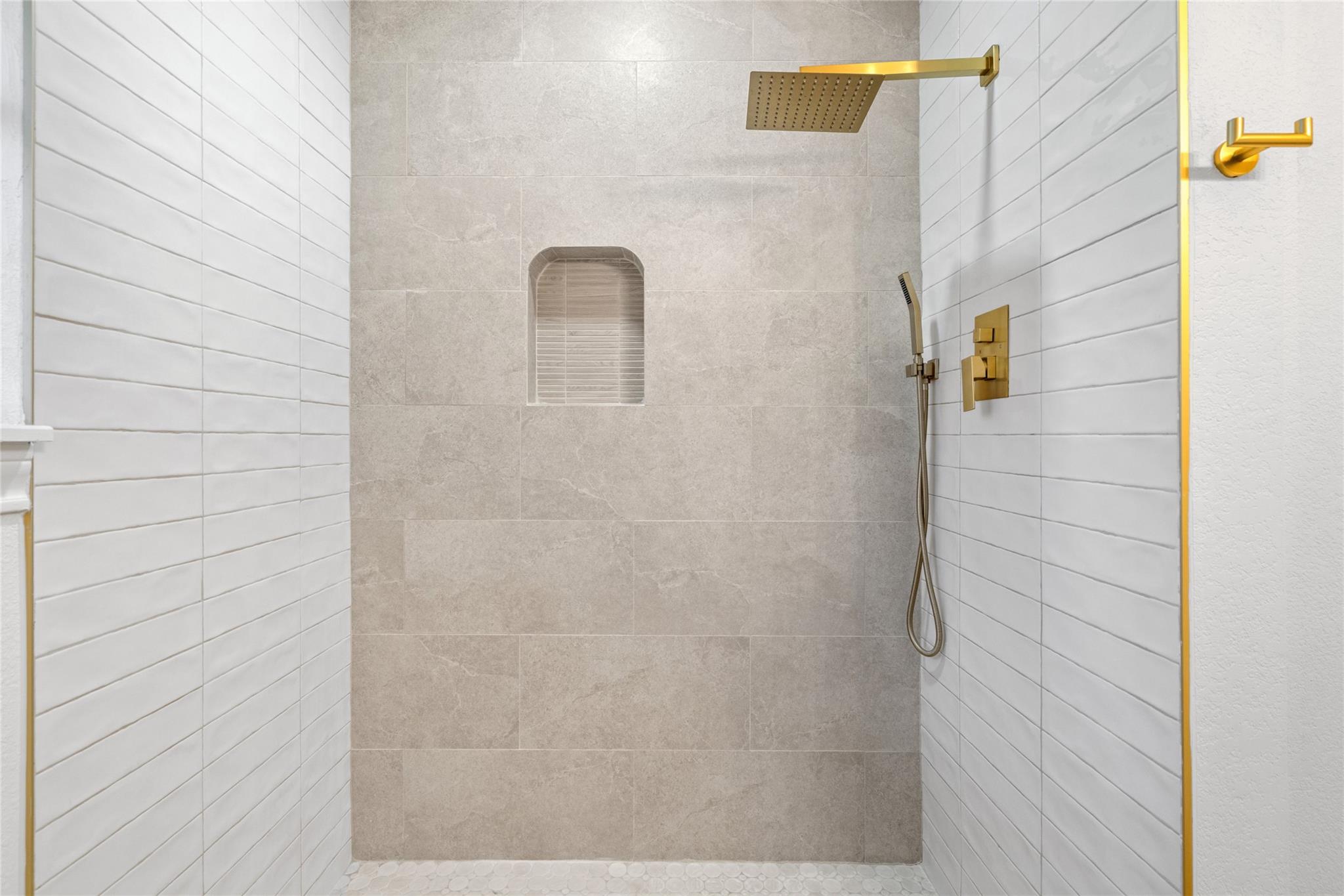 719 E 40th 1/2 Street