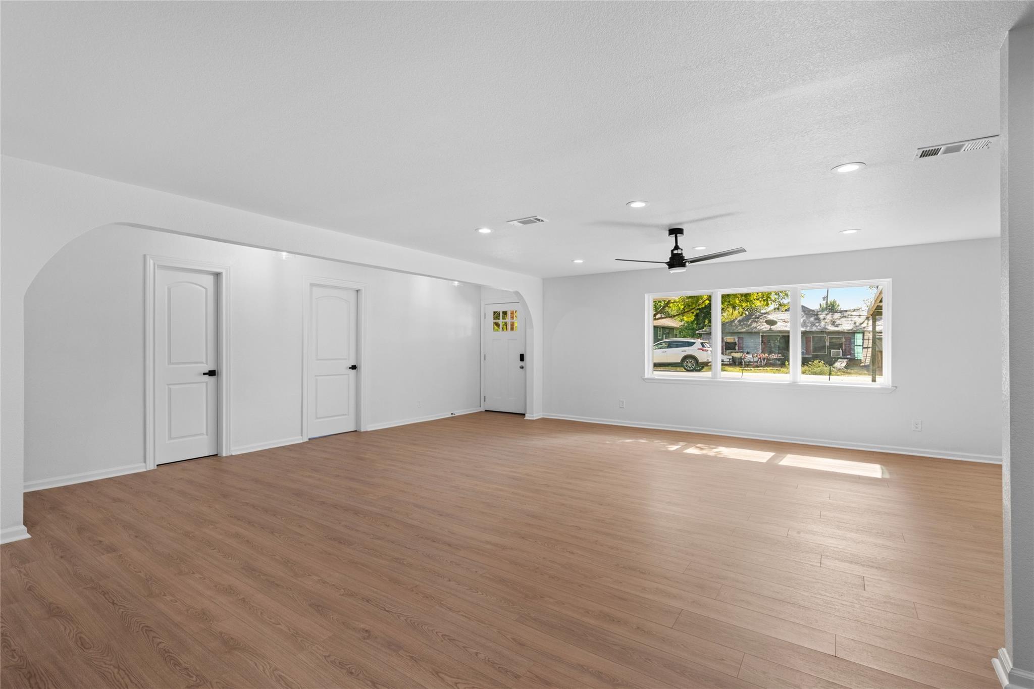 719 E 40th 1/2 Street