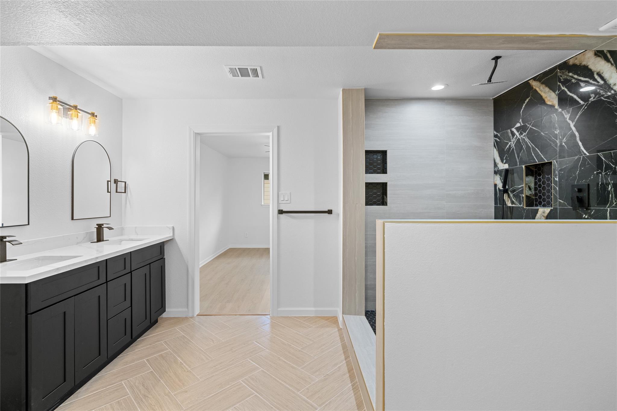 719 E 40th 1/2 Street