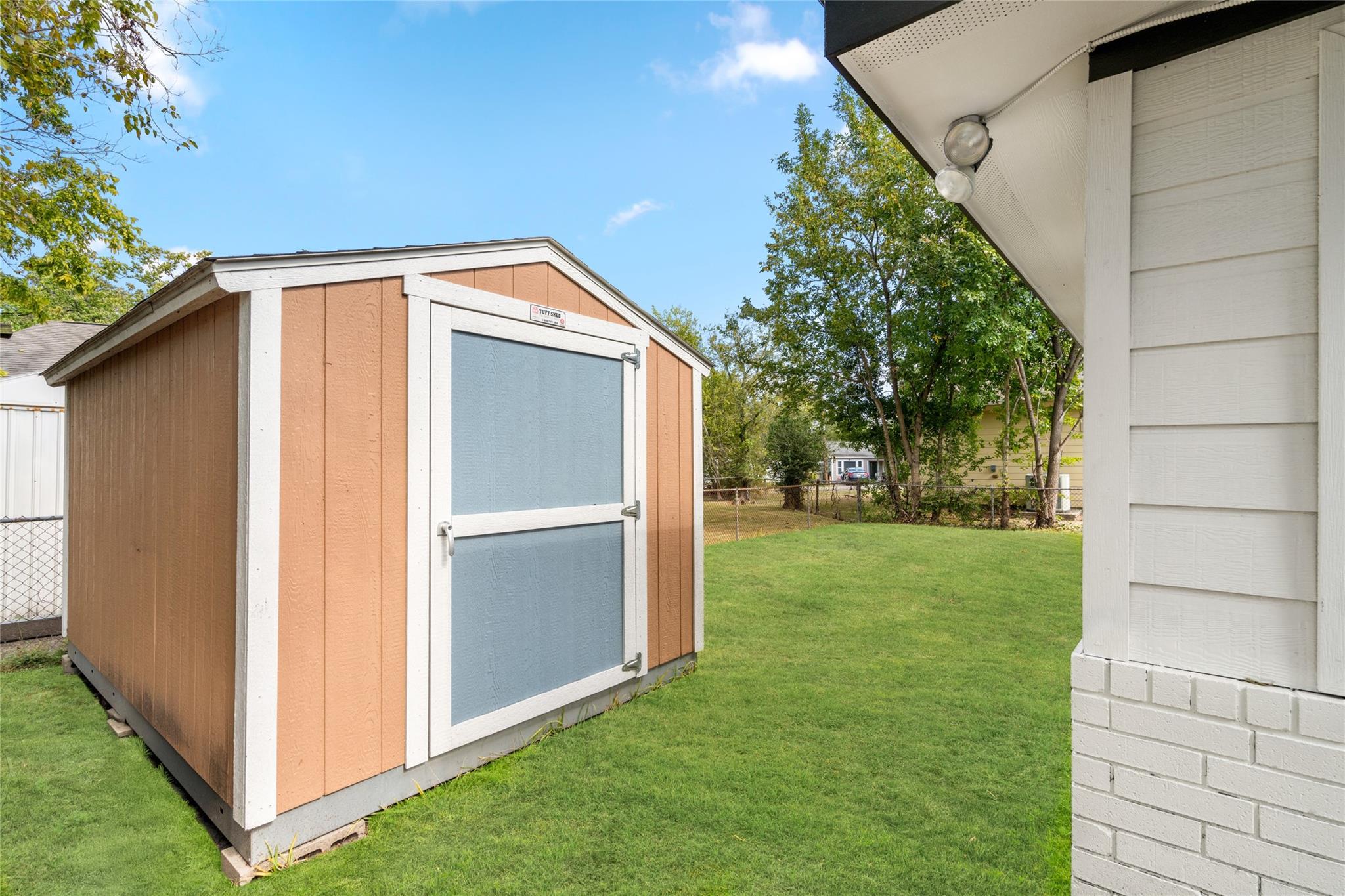 719 E 40th 1/2 Street