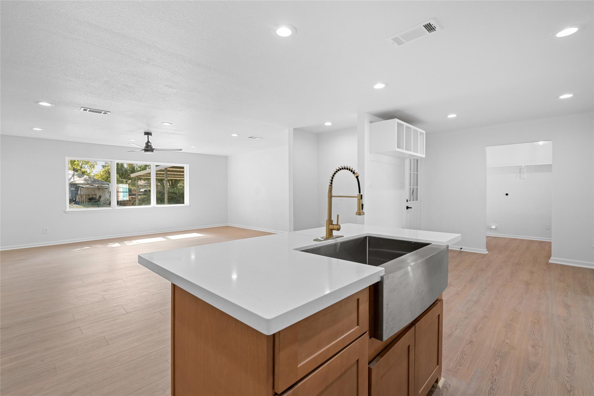 719 E 40th 1/2 Street