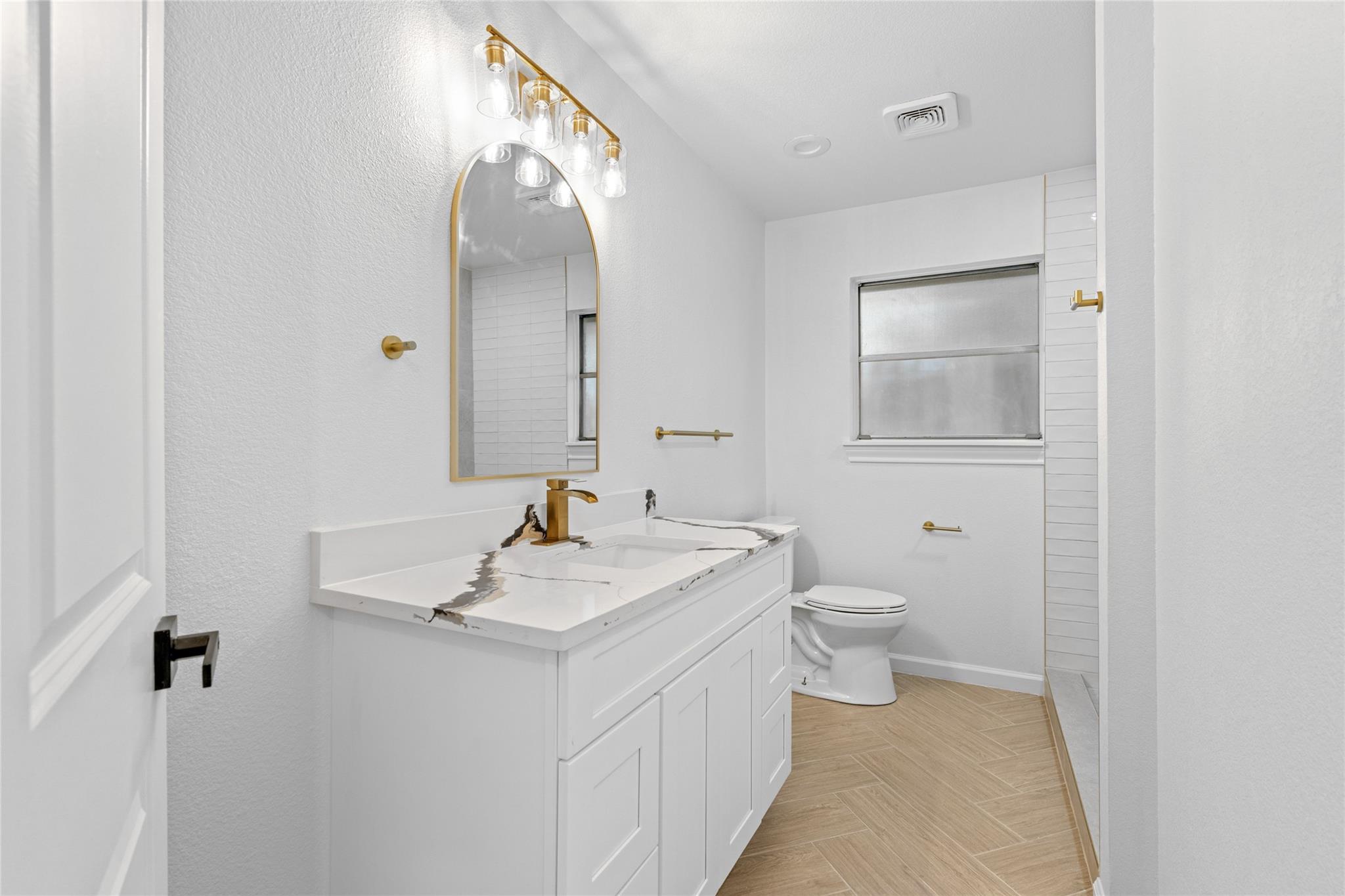 719 E 40th 1/2 Street