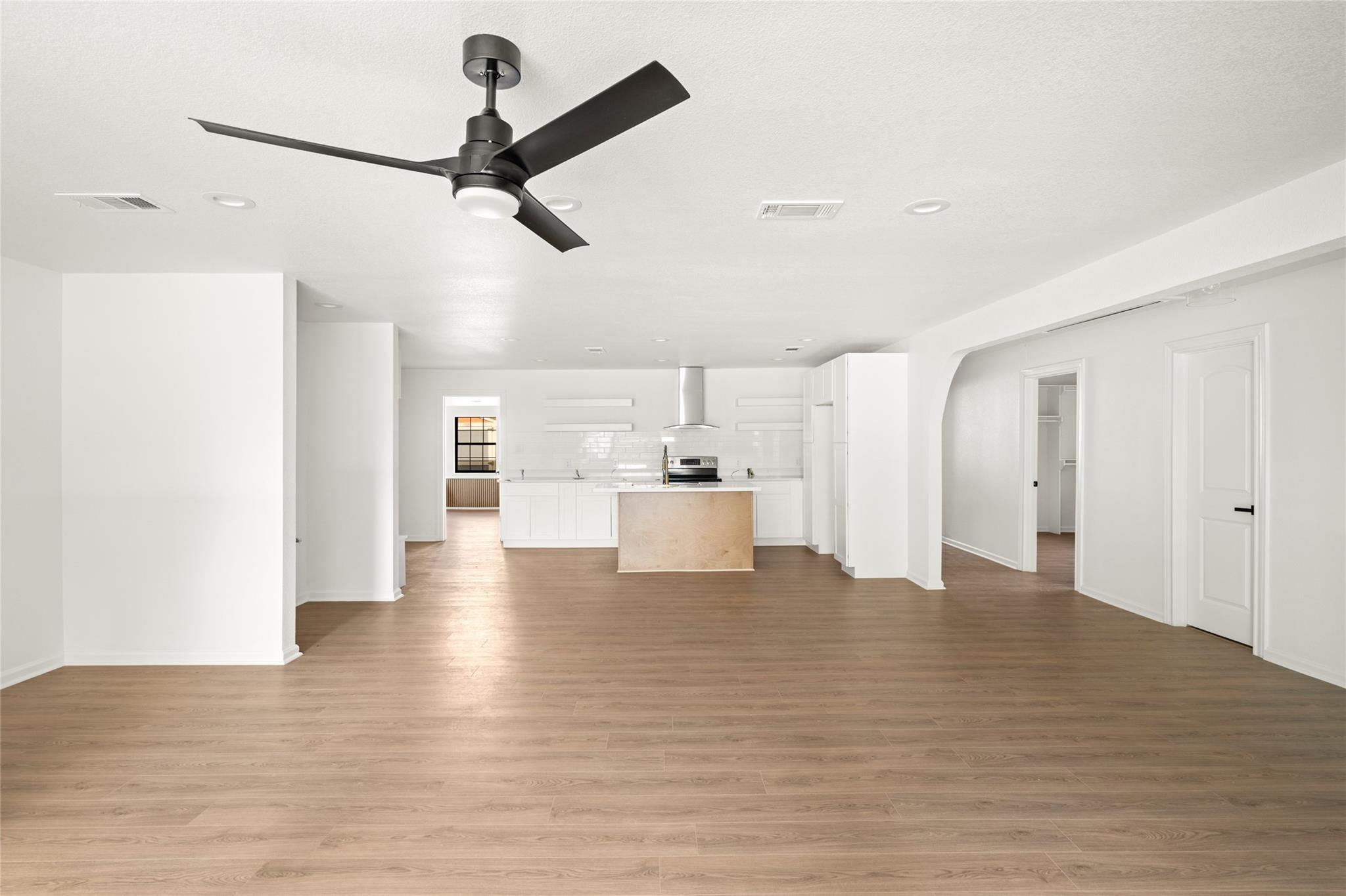 719 E 40th 1/2 Street