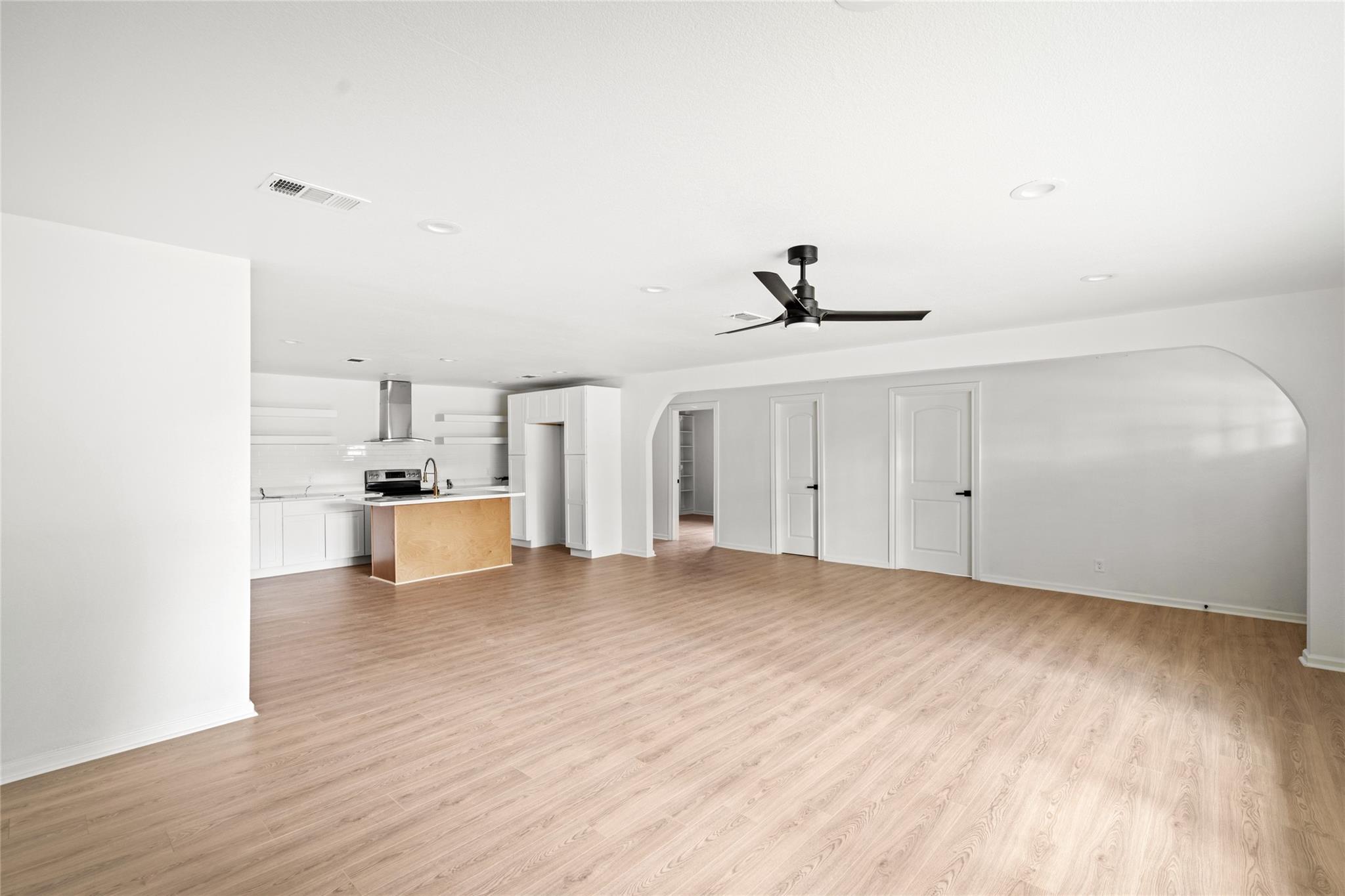 719 E 40th 1/2 Street