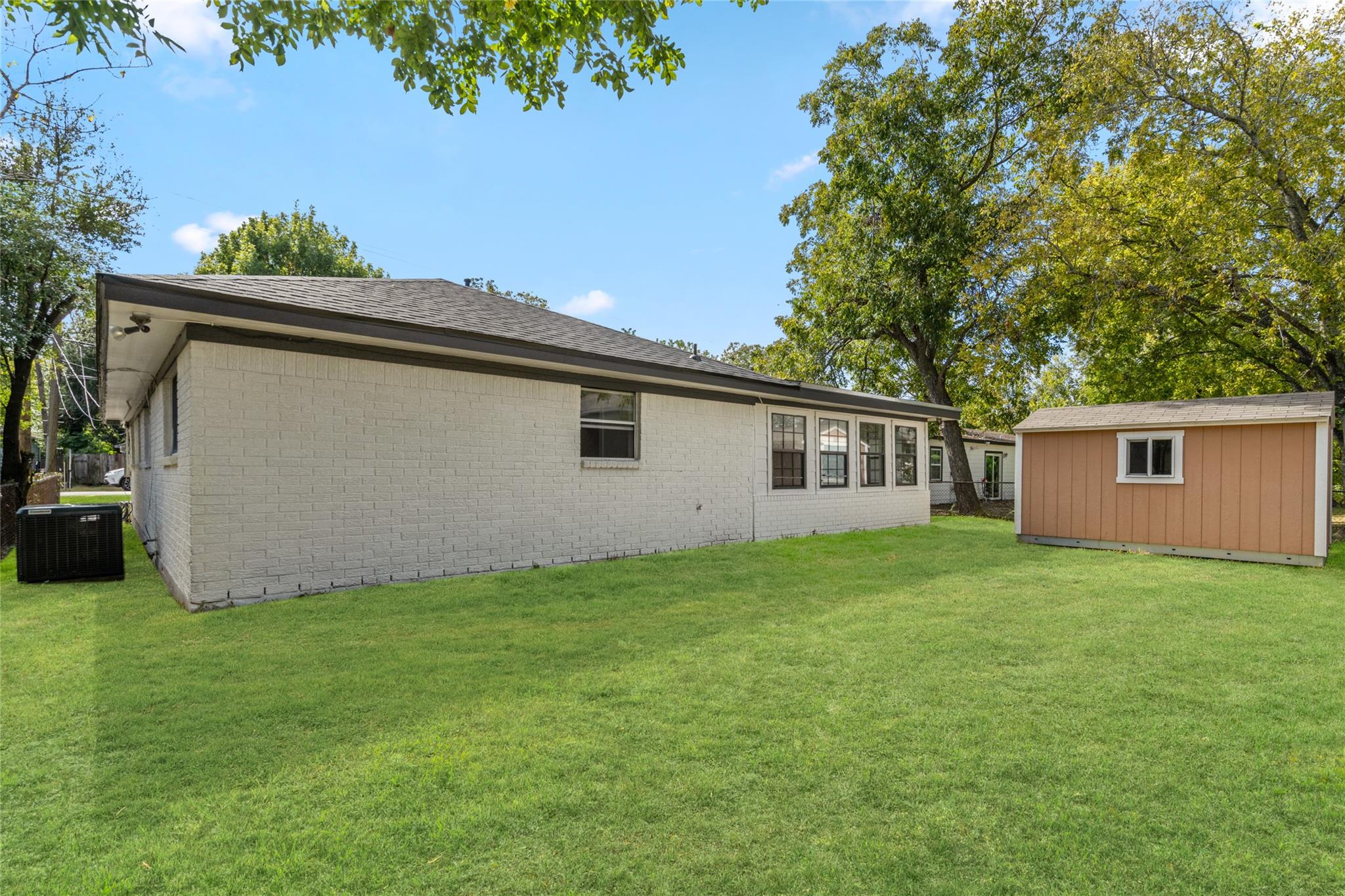 719 E 40th 1/2 Street