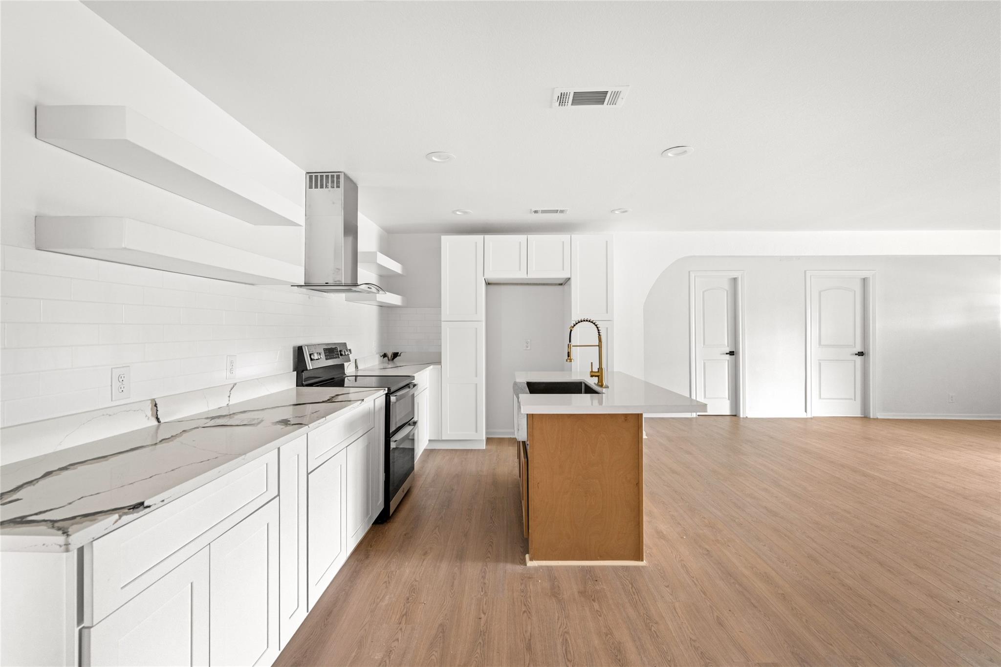 719 E 40th 1/2 Street