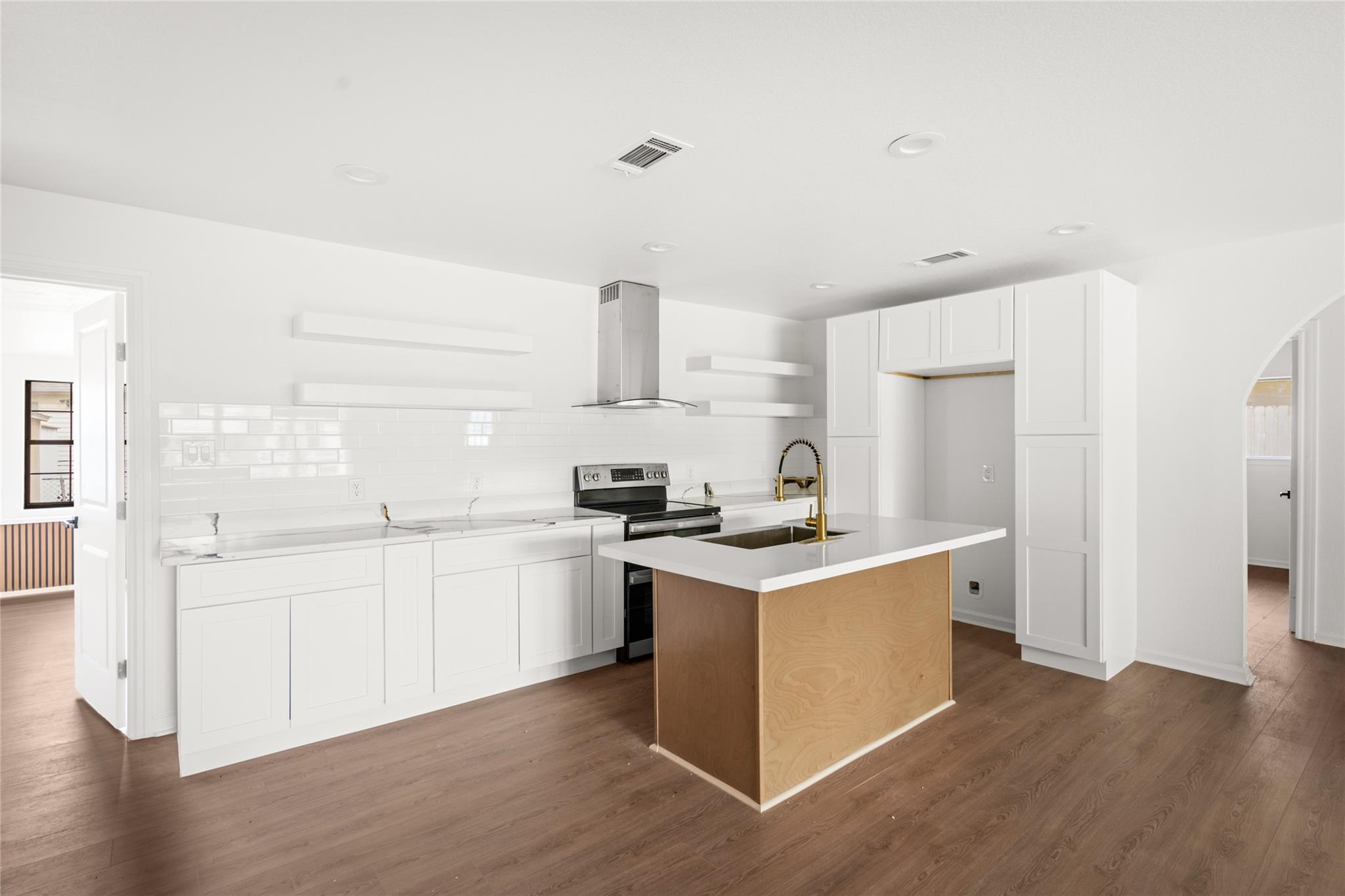 719 E 40th 1/2 Street