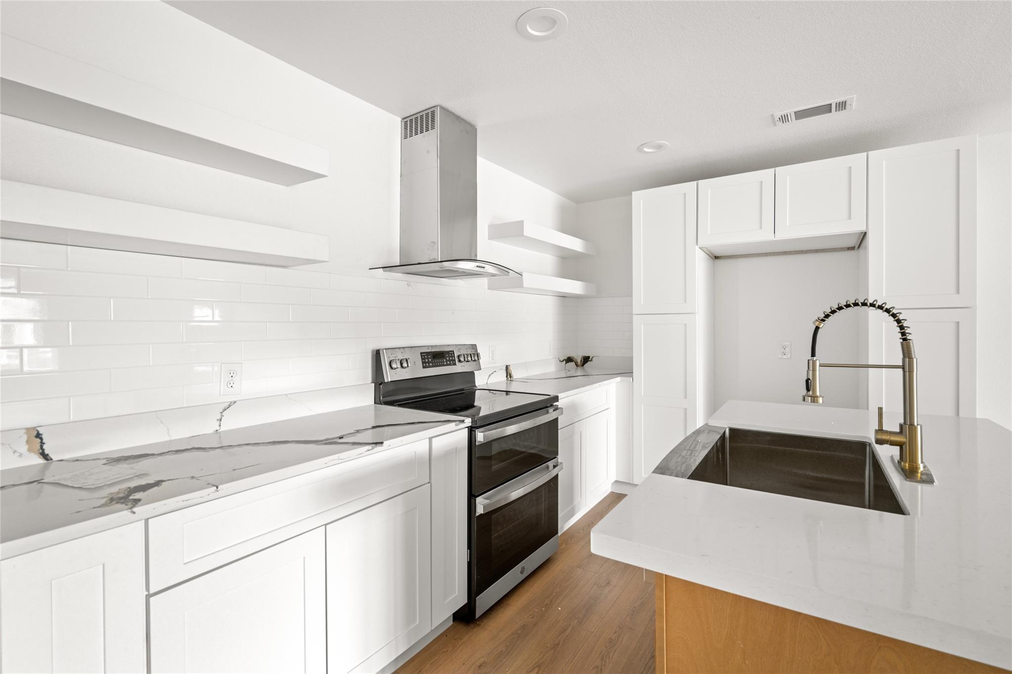 719 E 40th 1/2 Street