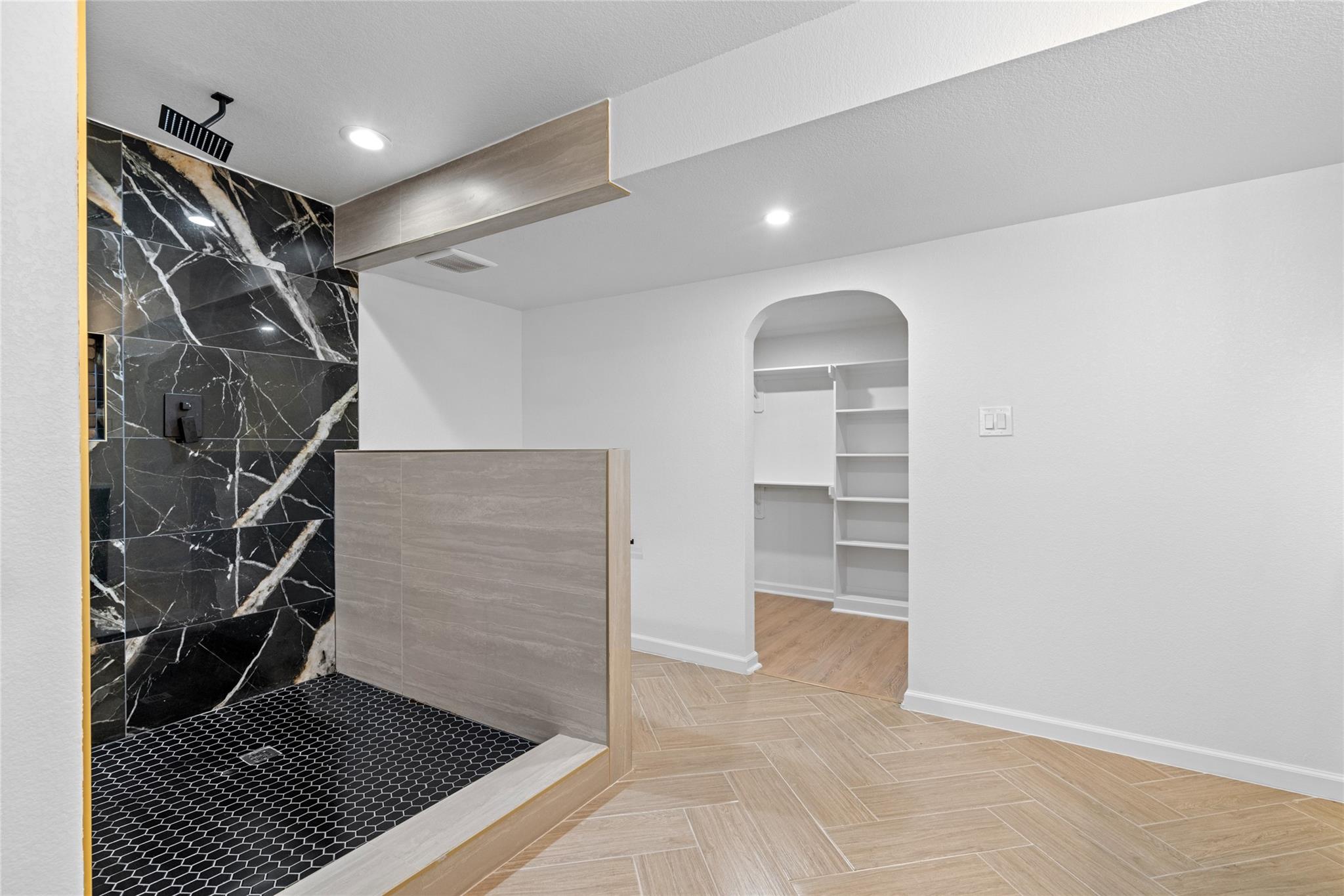 719 E 40th 1/2 Street