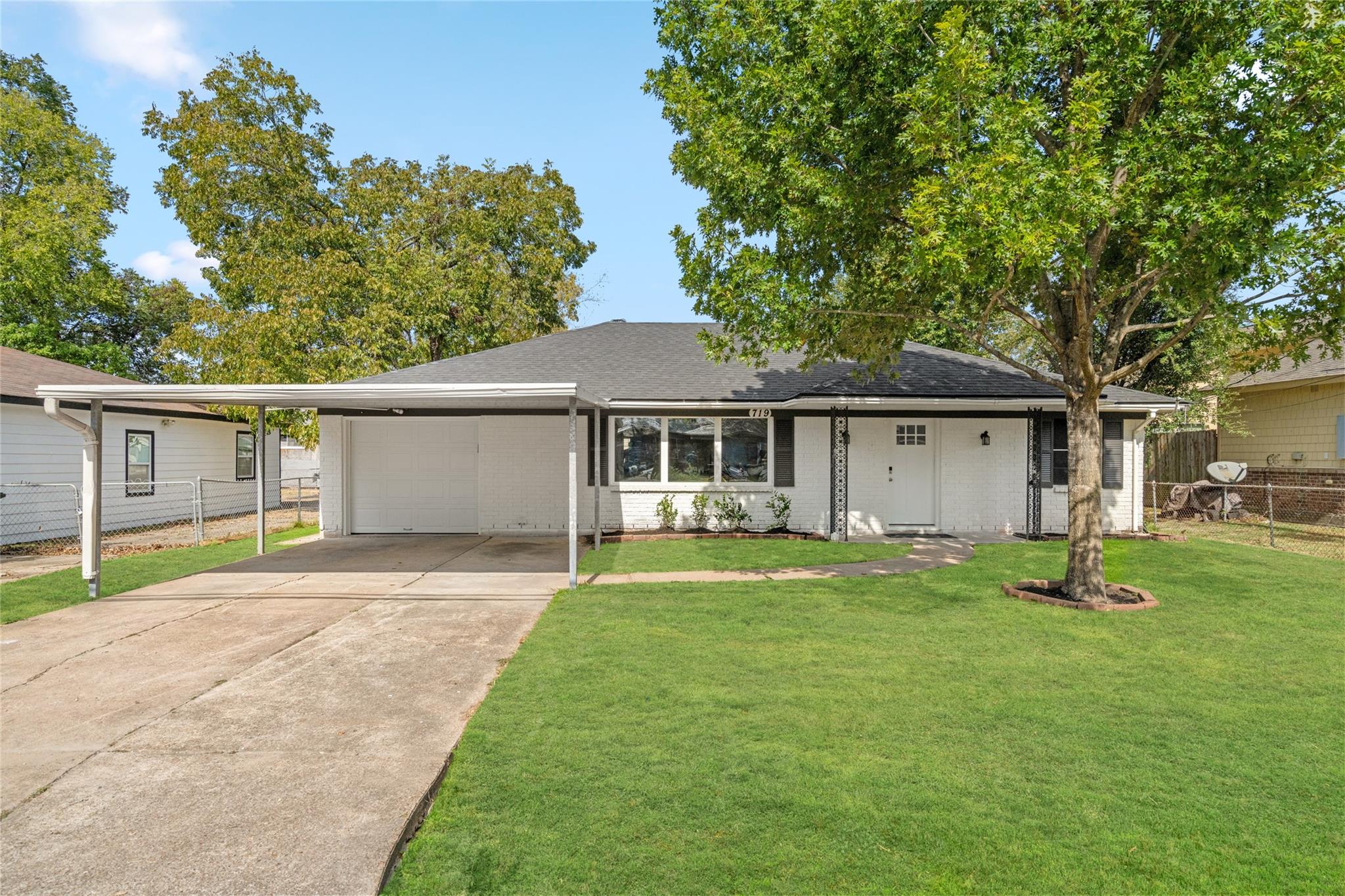 719 E 40th 1/2 Street