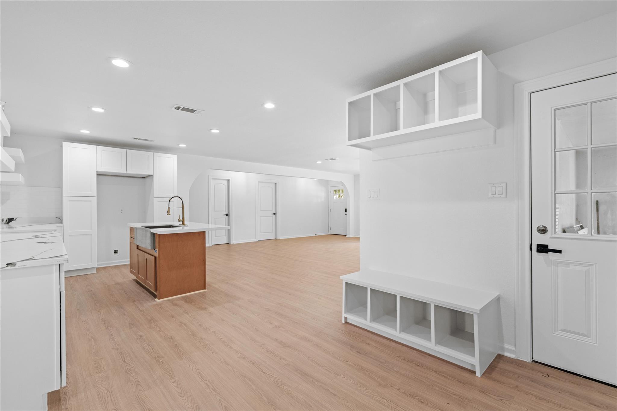 719 E 40th 1/2 Street