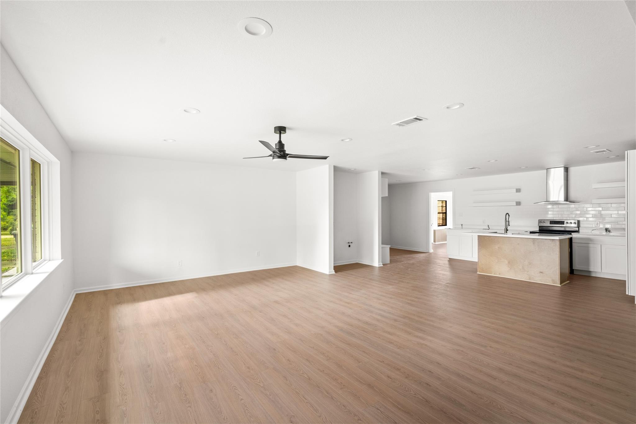 719 E 40th 1/2 Street