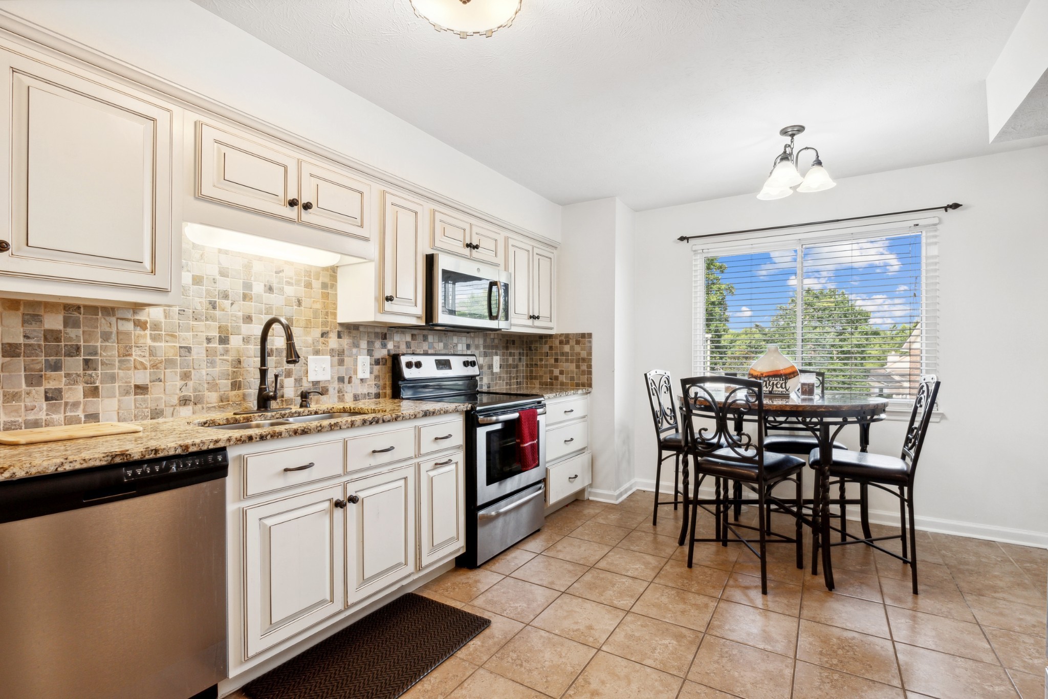57 Rolling Meadows Dr