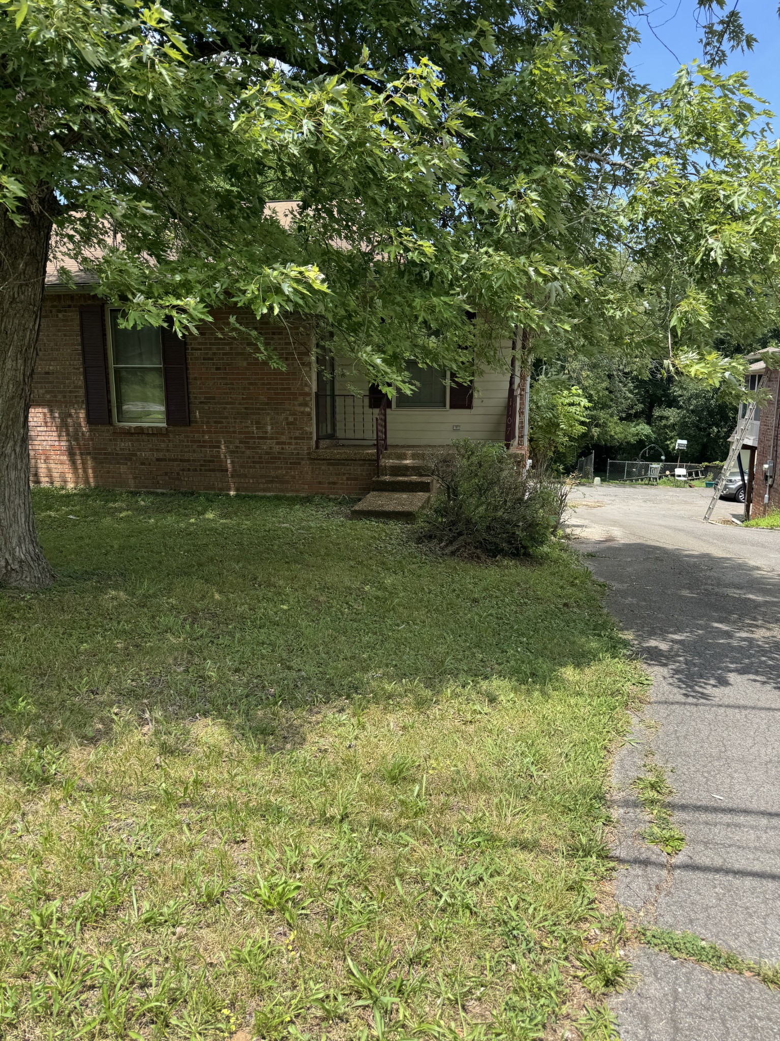1107 N Graycroft Ave