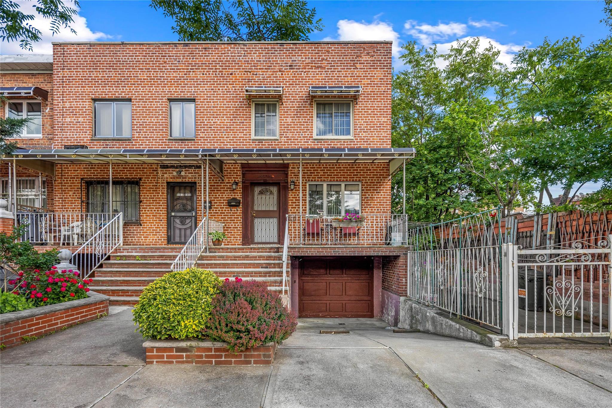 17-12 Starr Street