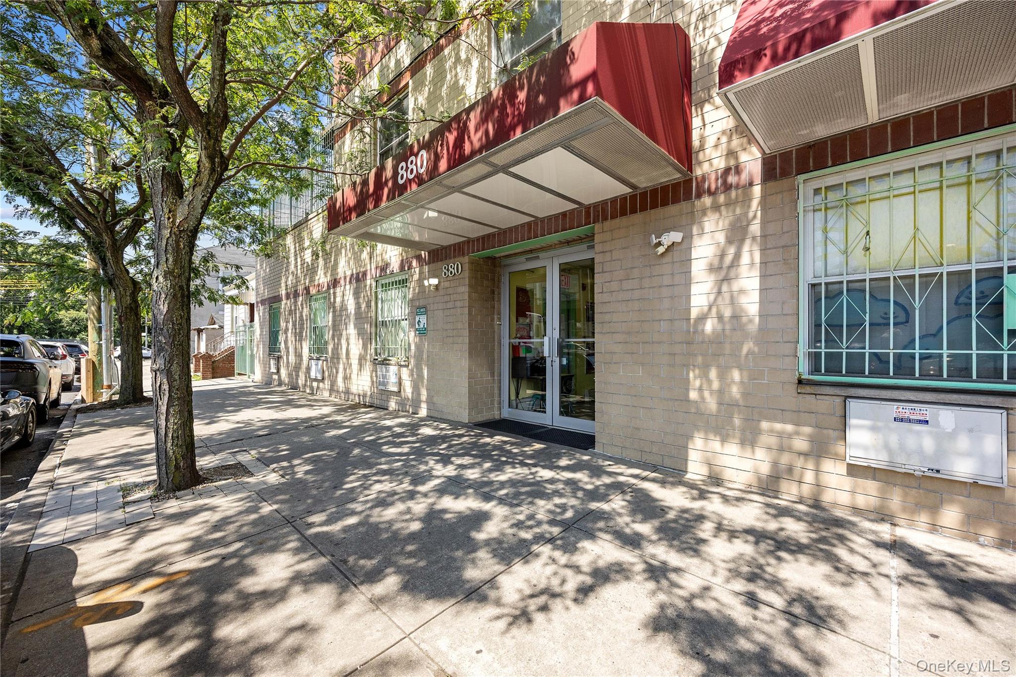 880 60th Street Unit: 1A