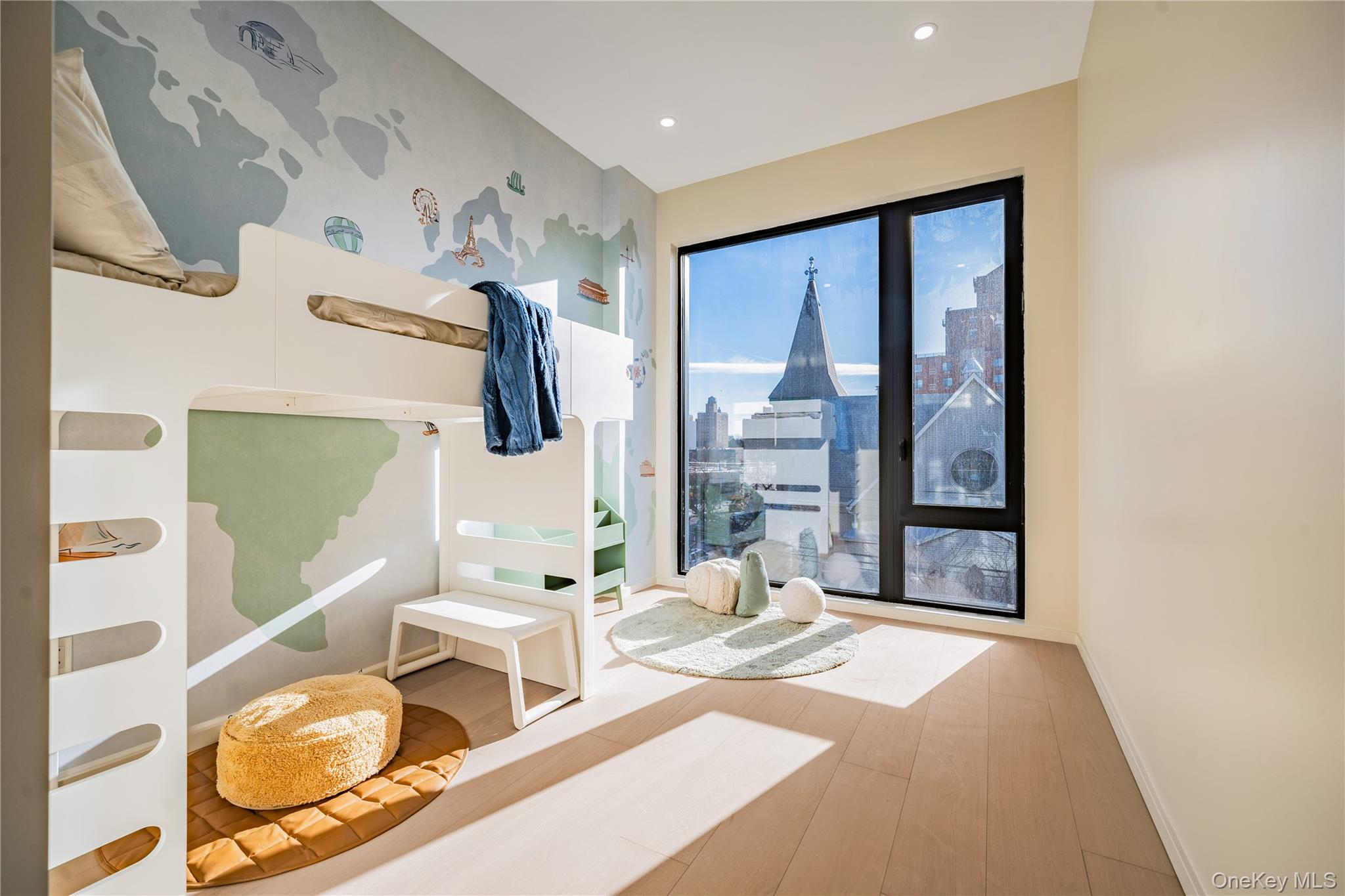 31-16 21st Street Unit: PH2A