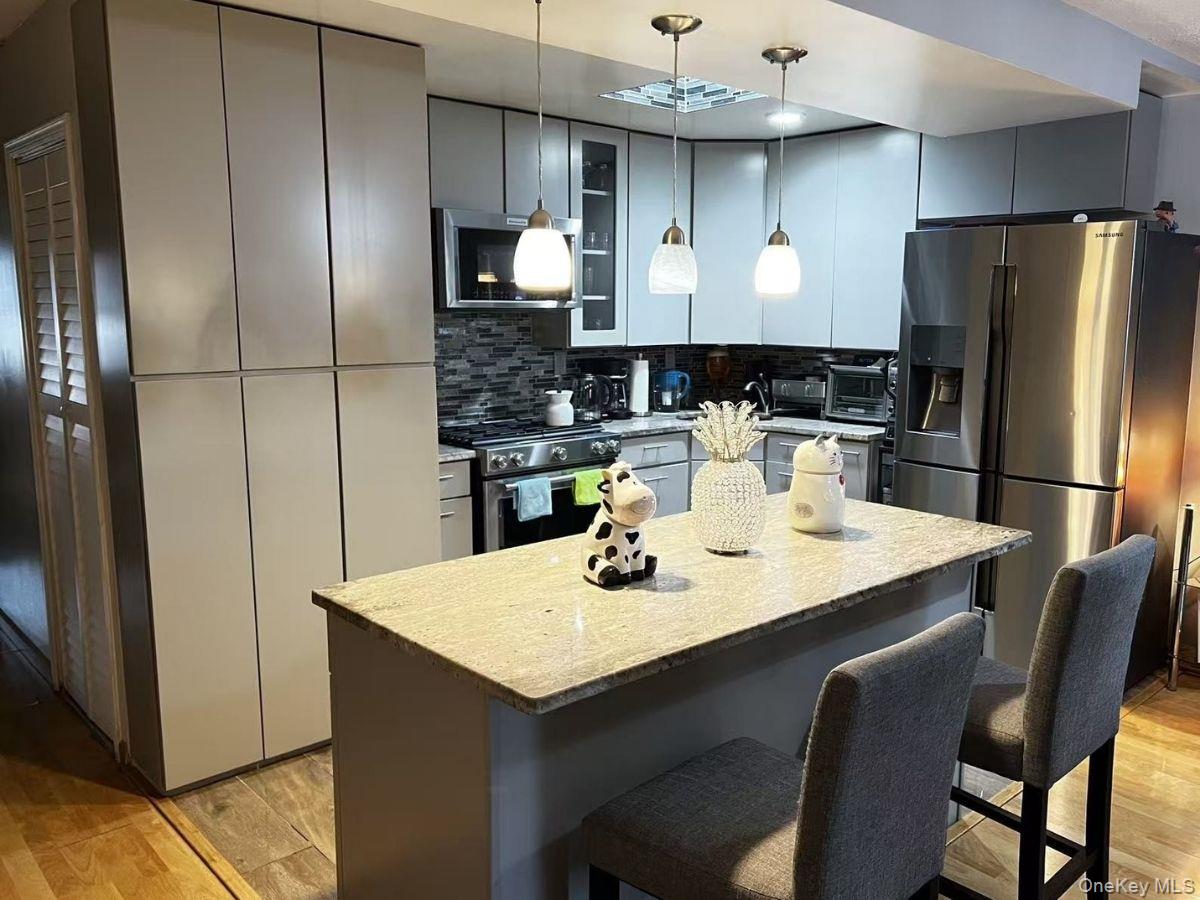 75-22 Parsons Boulevard Unit: D3