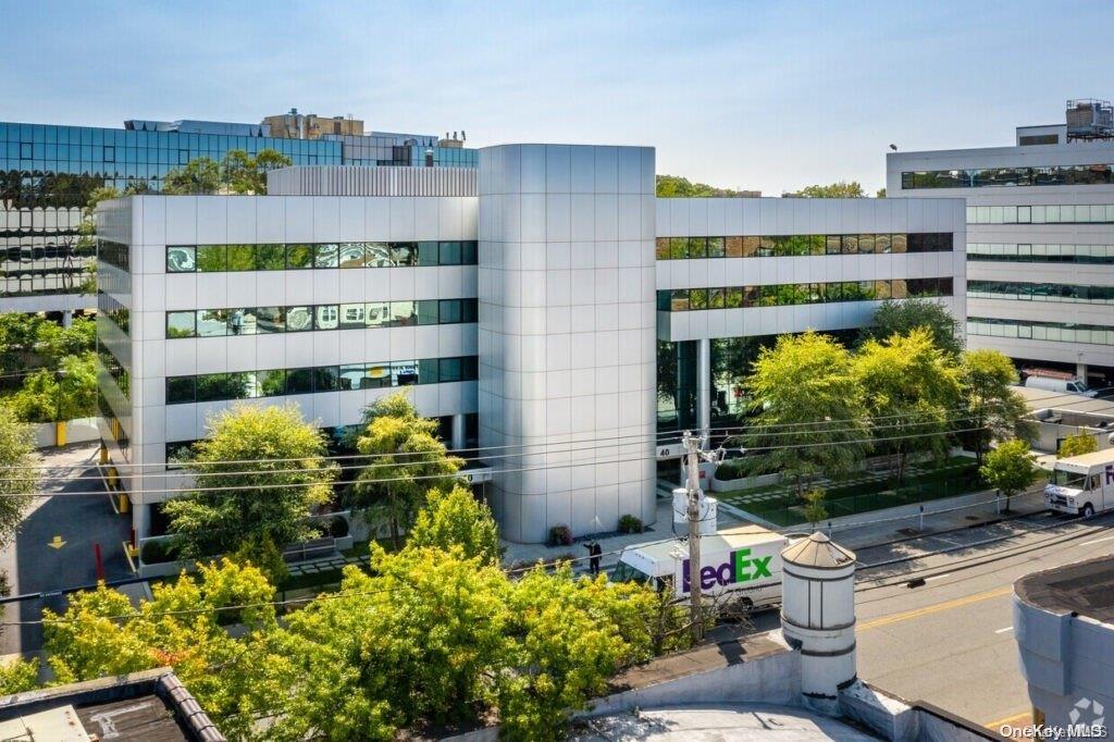 40 Cuttermill Road Unit: 306