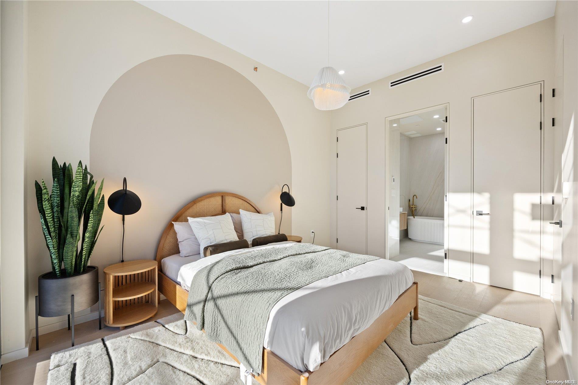 31-16 21st Street Unit: 4D