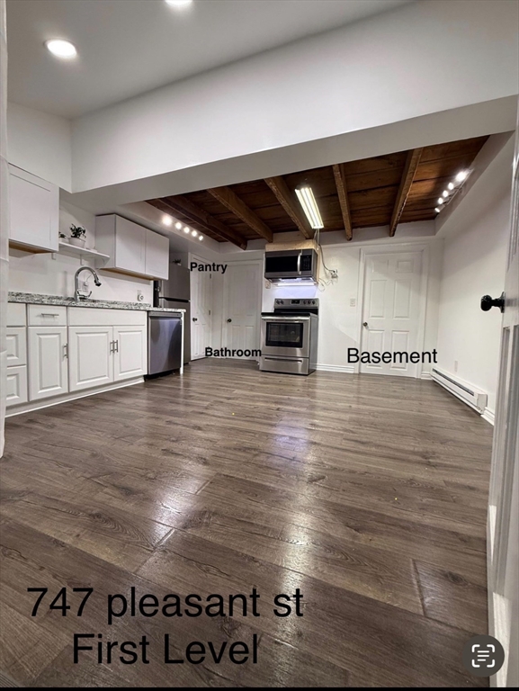747/749 Pleasant