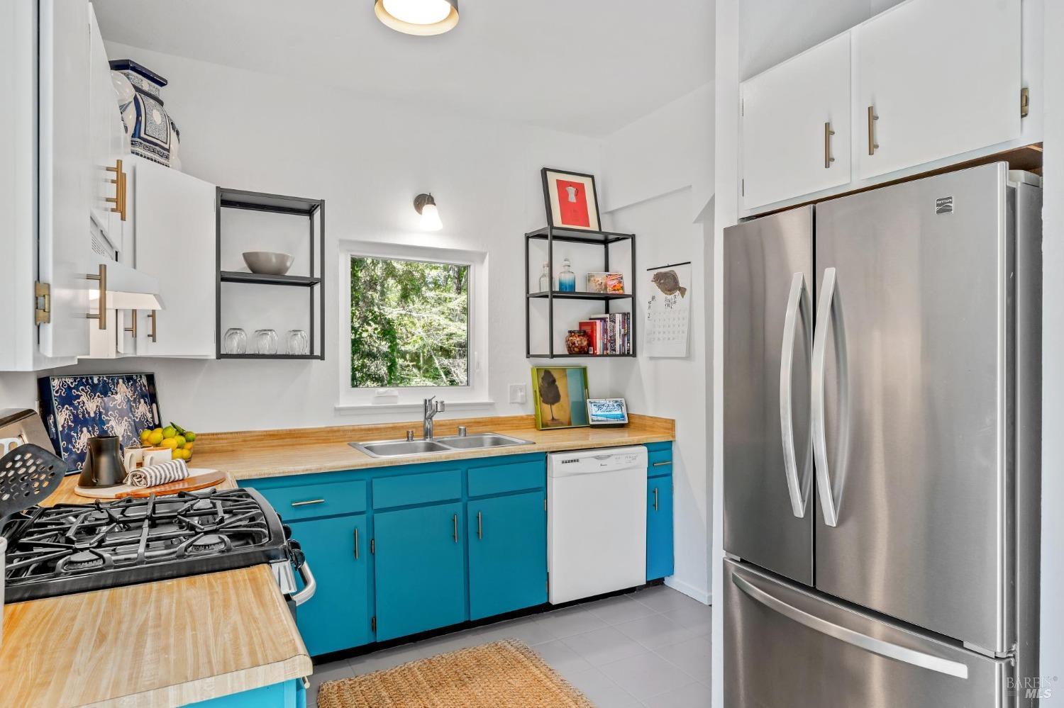 69 Sir Francis Drake Blvd