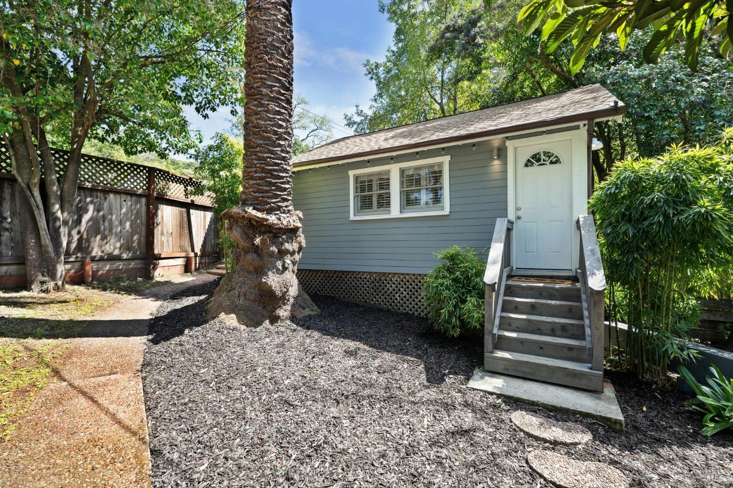 69 Sir Francis Drake Blvd