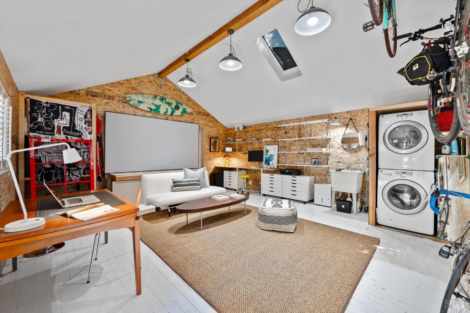 69 Sir Francis Drake Blvd