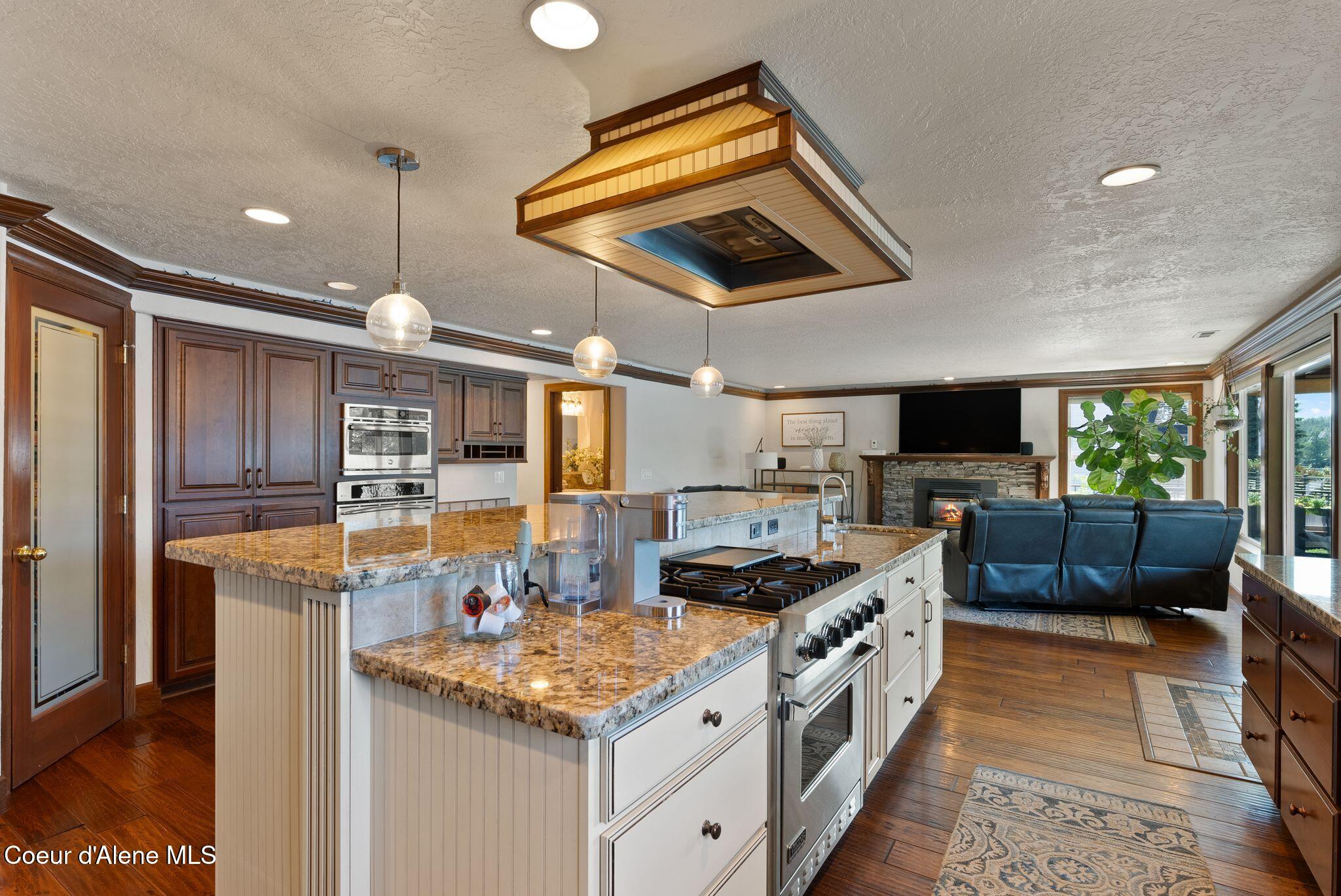 1926 E Rodkey Dr