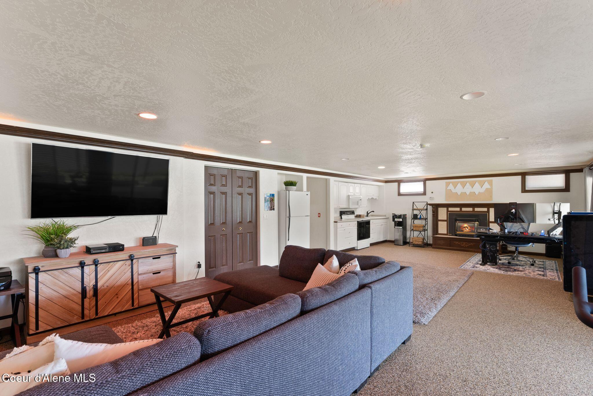 1926 E Rodkey Dr