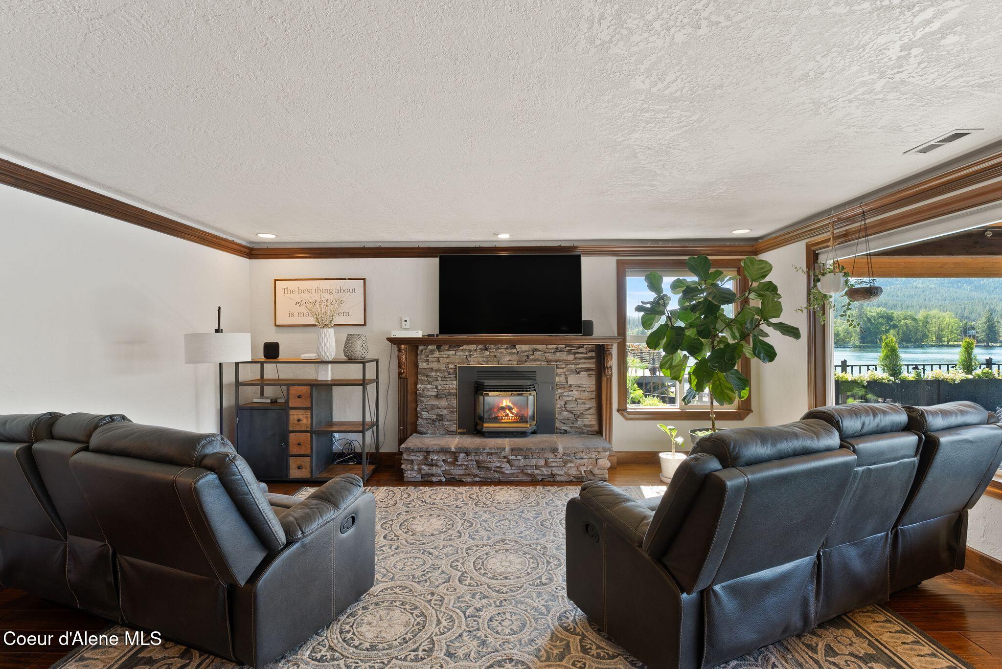 1926 E Rodkey Dr
