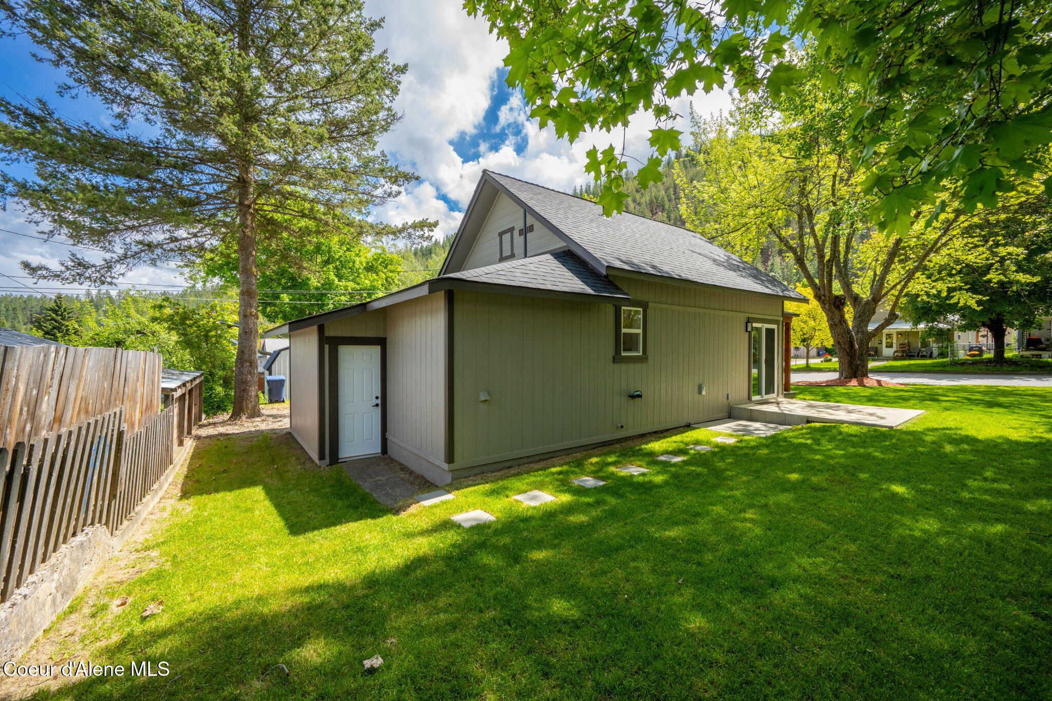 214 Gold AVE