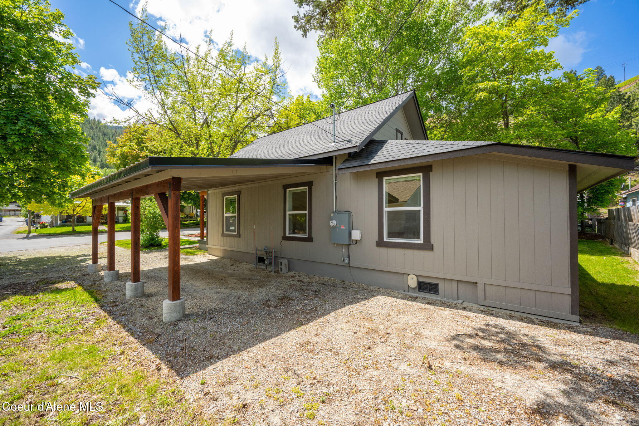 214 Gold AVE