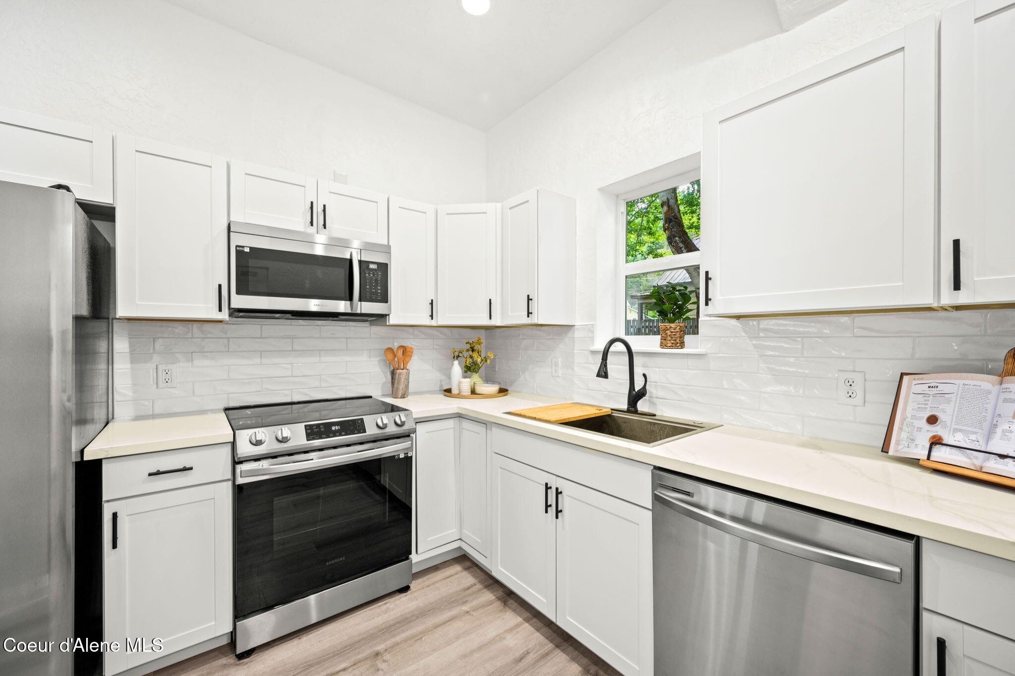 214 Gold AVE