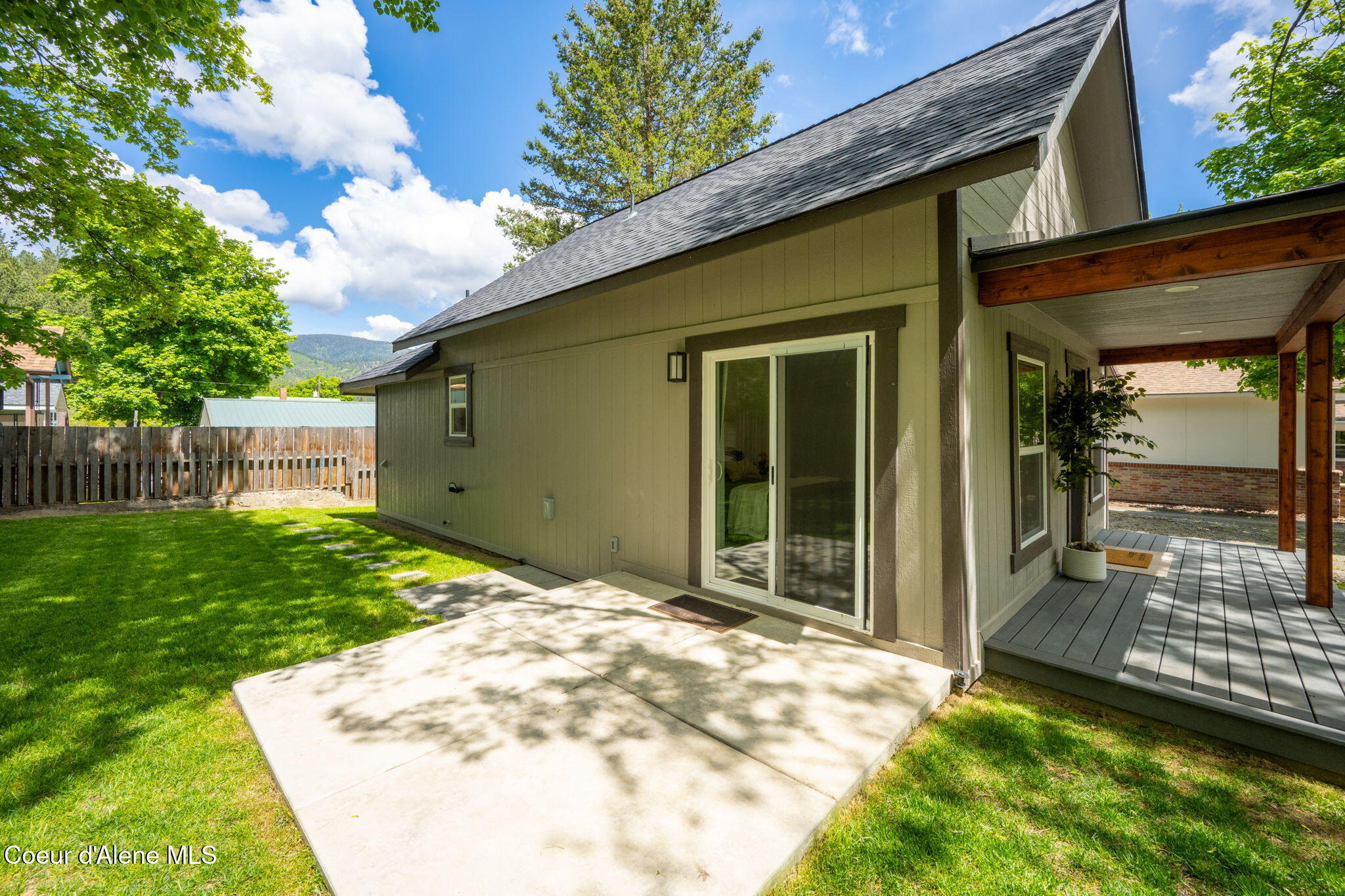 214 Gold AVE