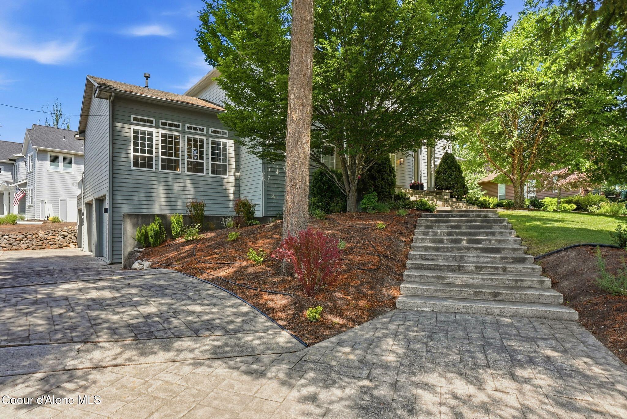 2946 E Point Hayden DR