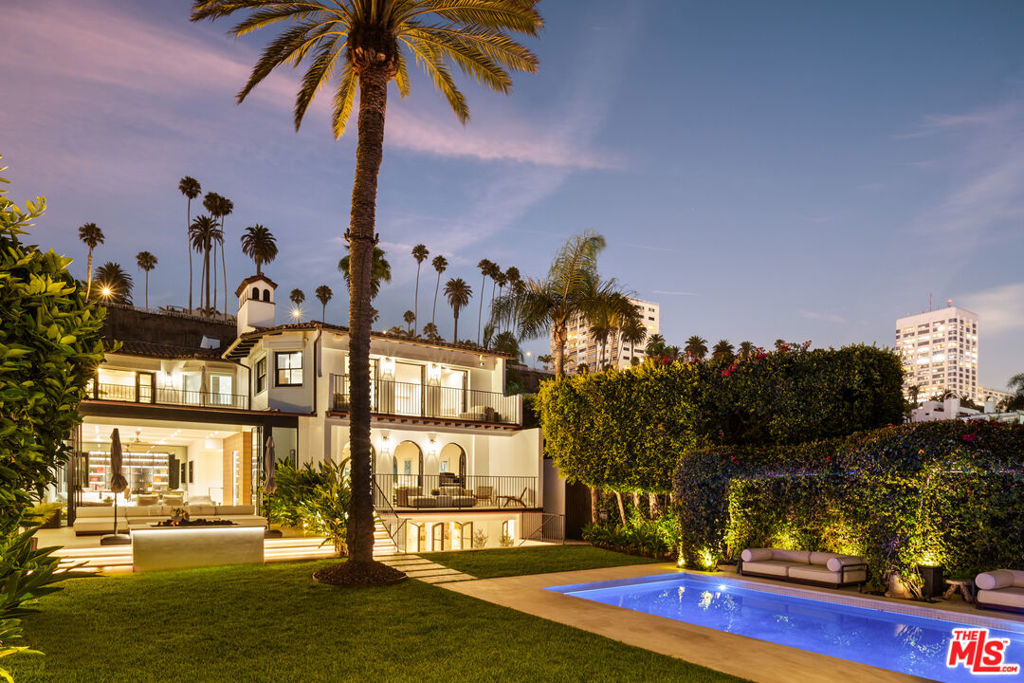 972 Palisades Beach Road