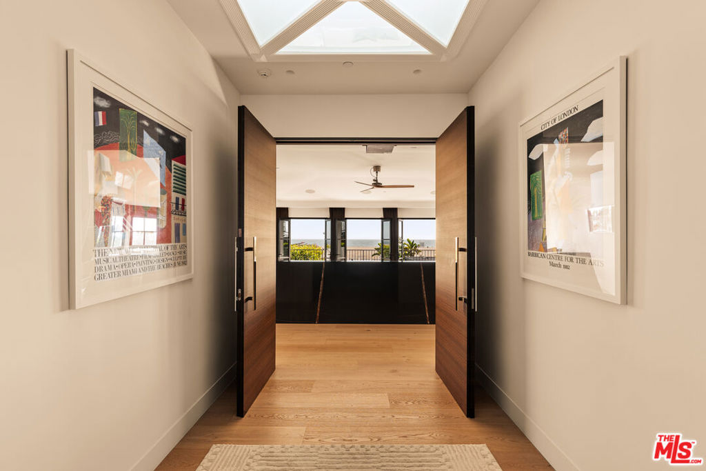 972 Palisades Beach Road