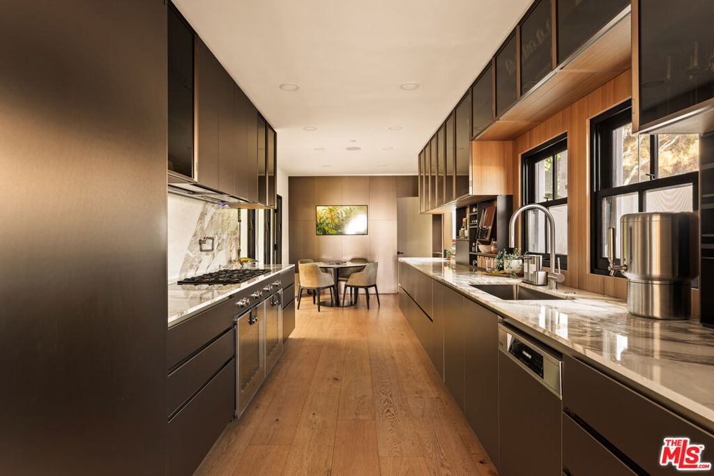 972 Palisades Beach Road